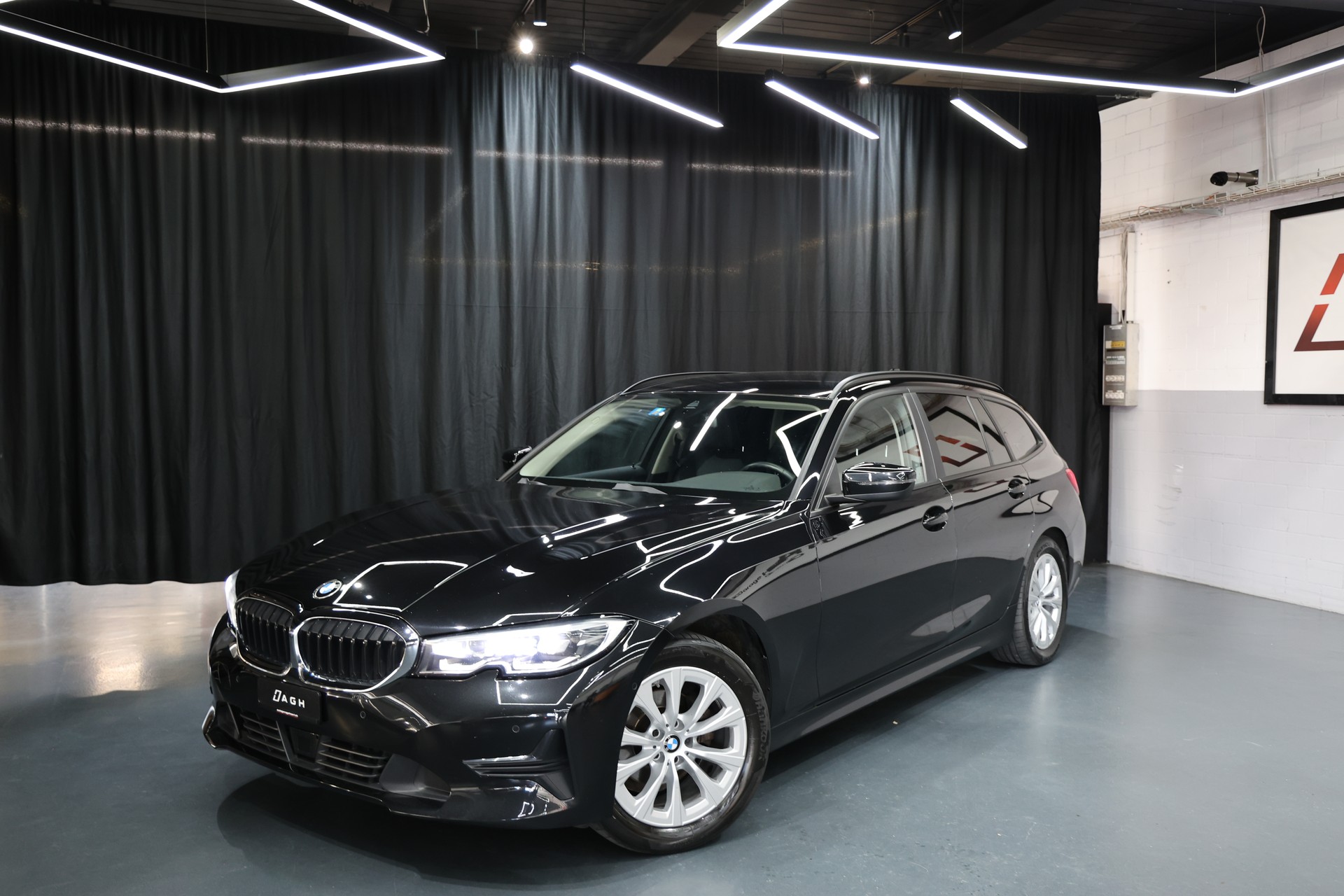 BMW 318d G21 48V Touring Steptronic-image-0