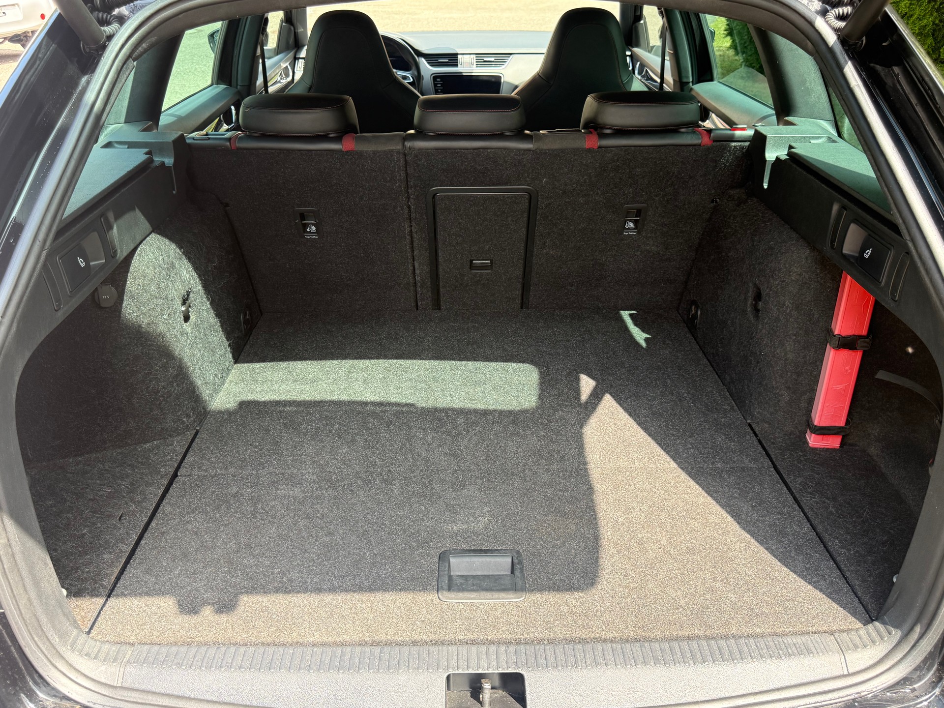 SKODA Octavia Combi 2.0 TSI RS Final Edition DSG-image-14