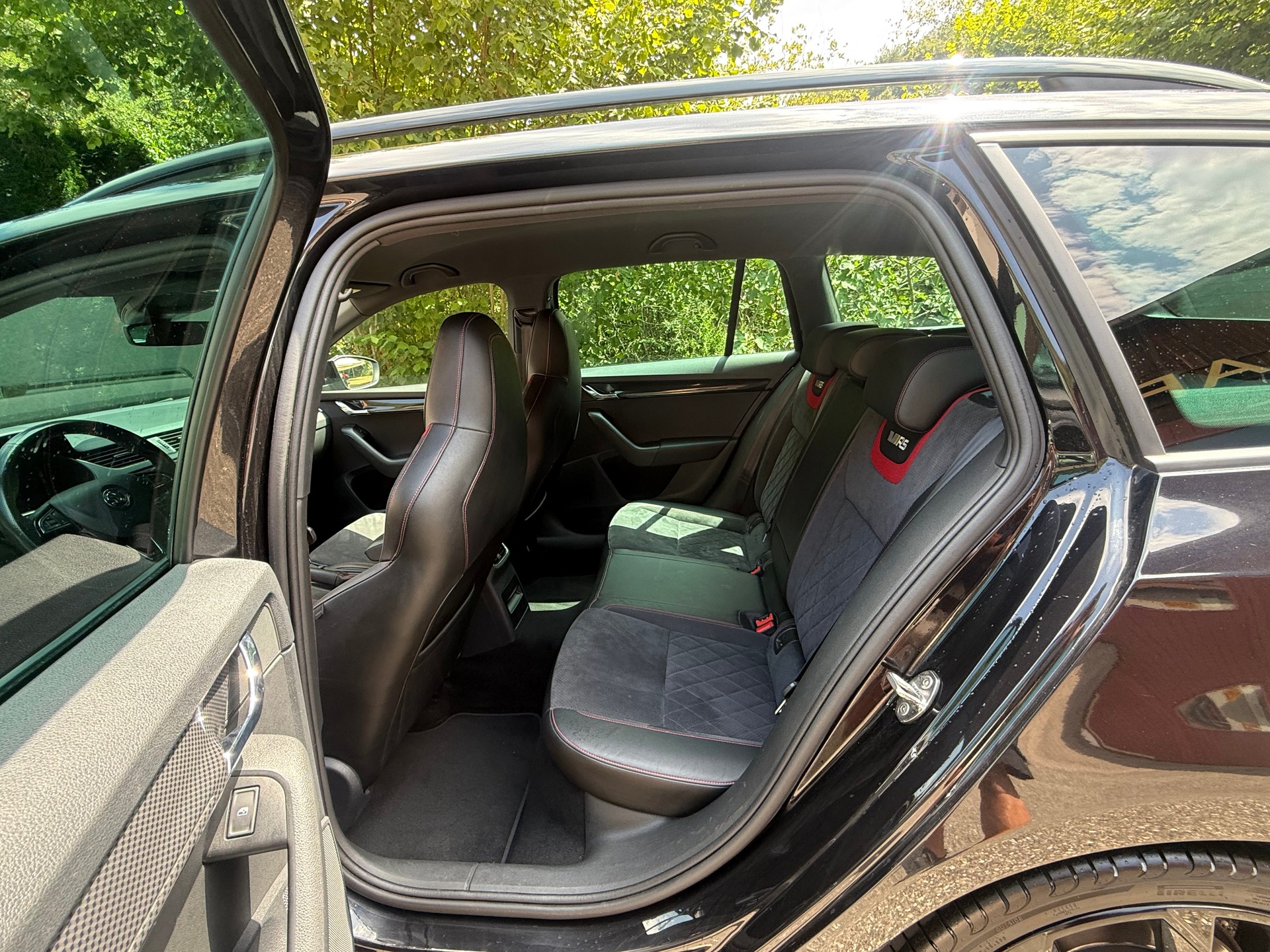 SKODA Octavia Combi 2.0 TSI RS Final Edition DSG-image-11