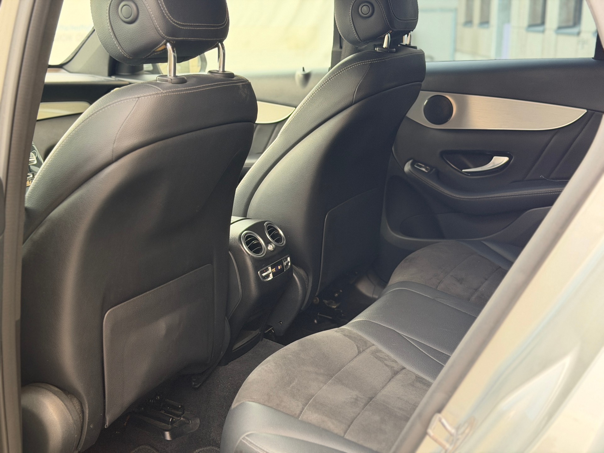 MERCEDES-BENZ GLC 220 d AMG Line 4Matic 9G-Tronic-image-20