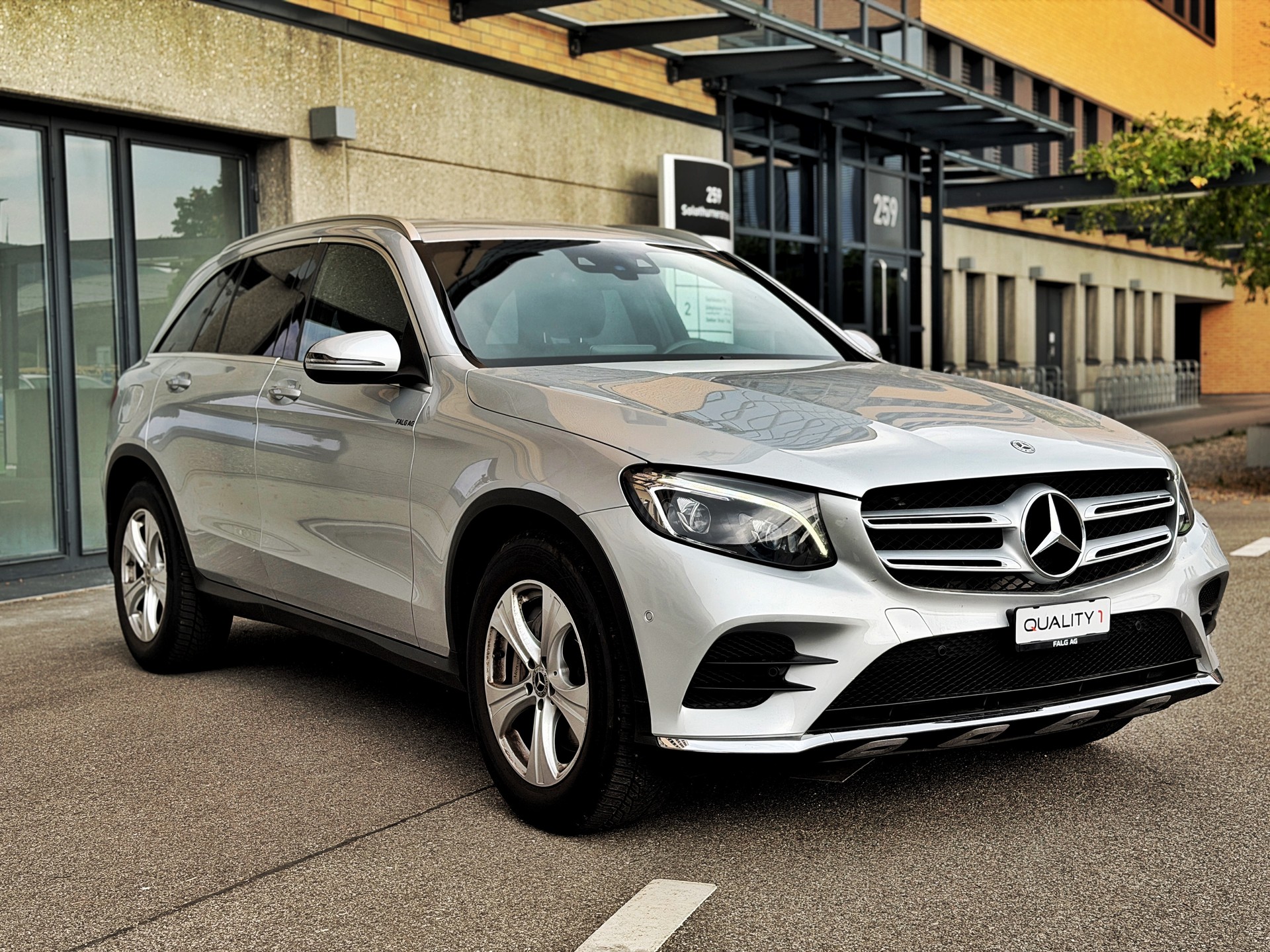 MERCEDES-BENZ GLC 220 d AMG Line 4Matic 9G-Tronic-image-8