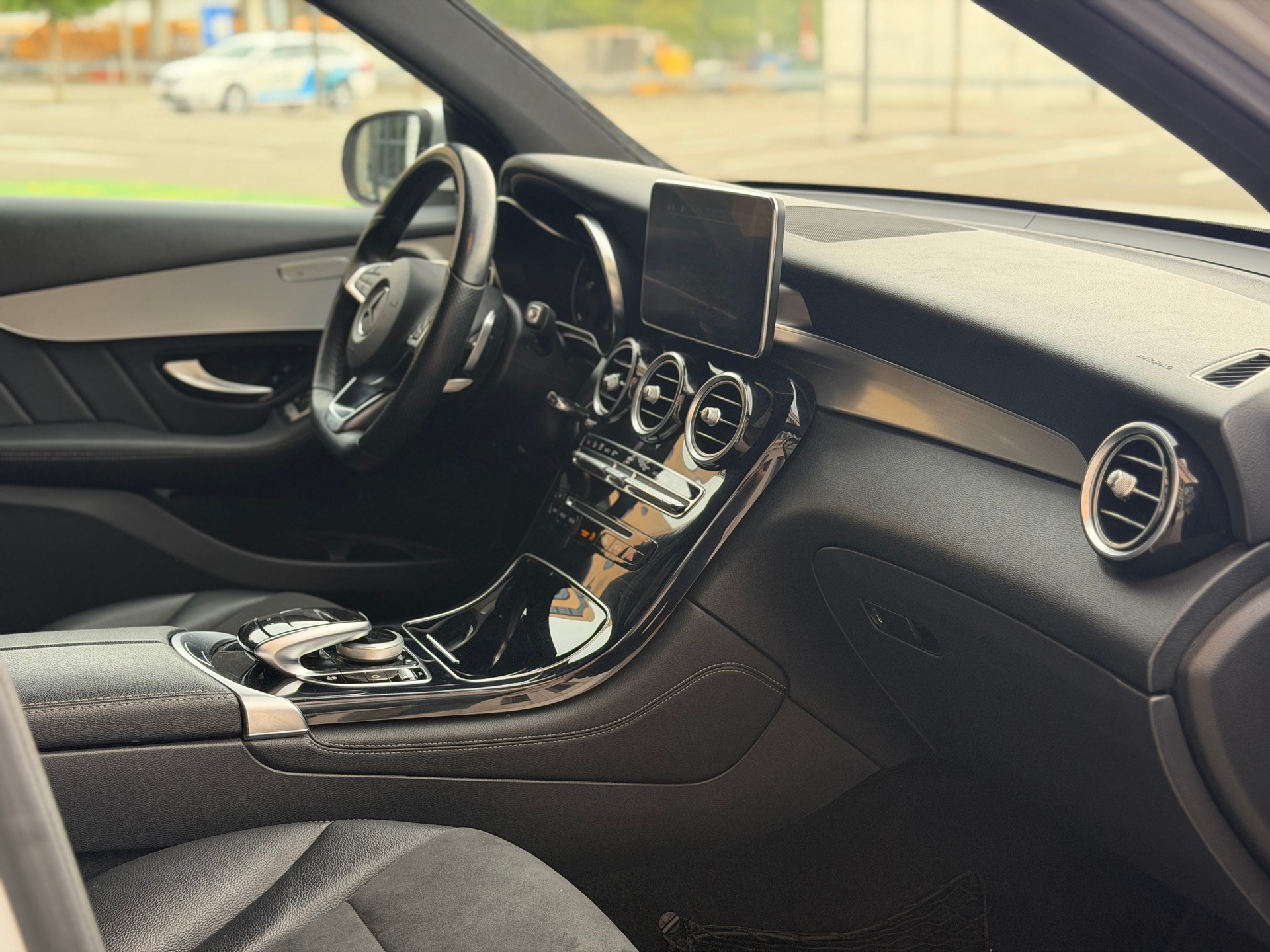 MERCEDES-BENZ GLC 220 d AMG Line 4Matic 9G-Tronic-image-25