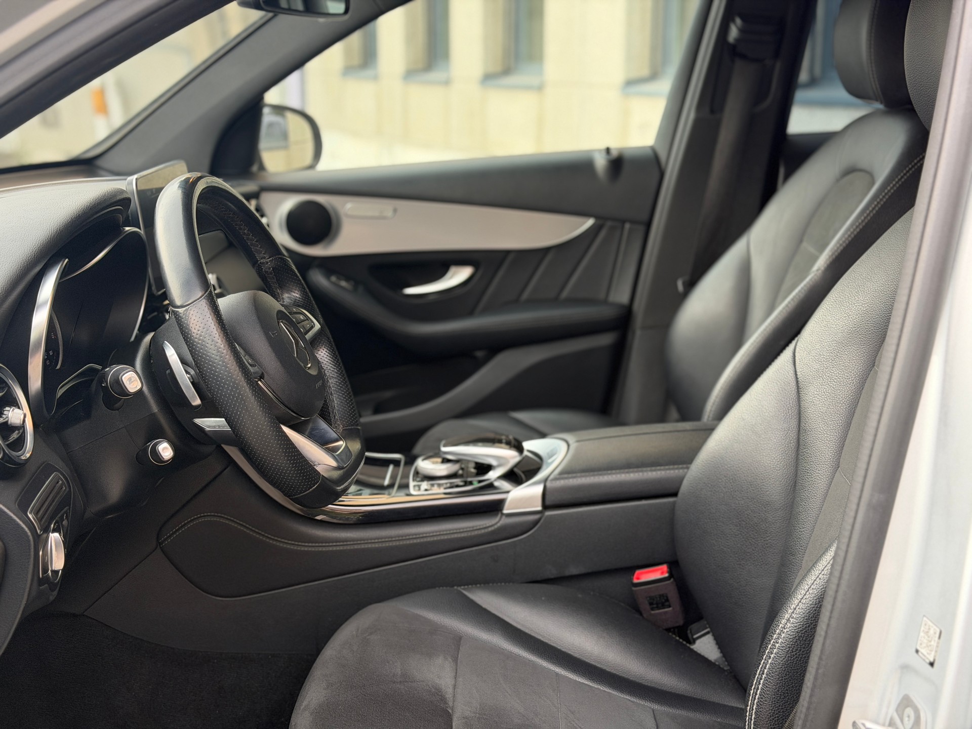 MERCEDES-BENZ GLC 220 d AMG Line 4Matic 9G-Tronic-image-12
