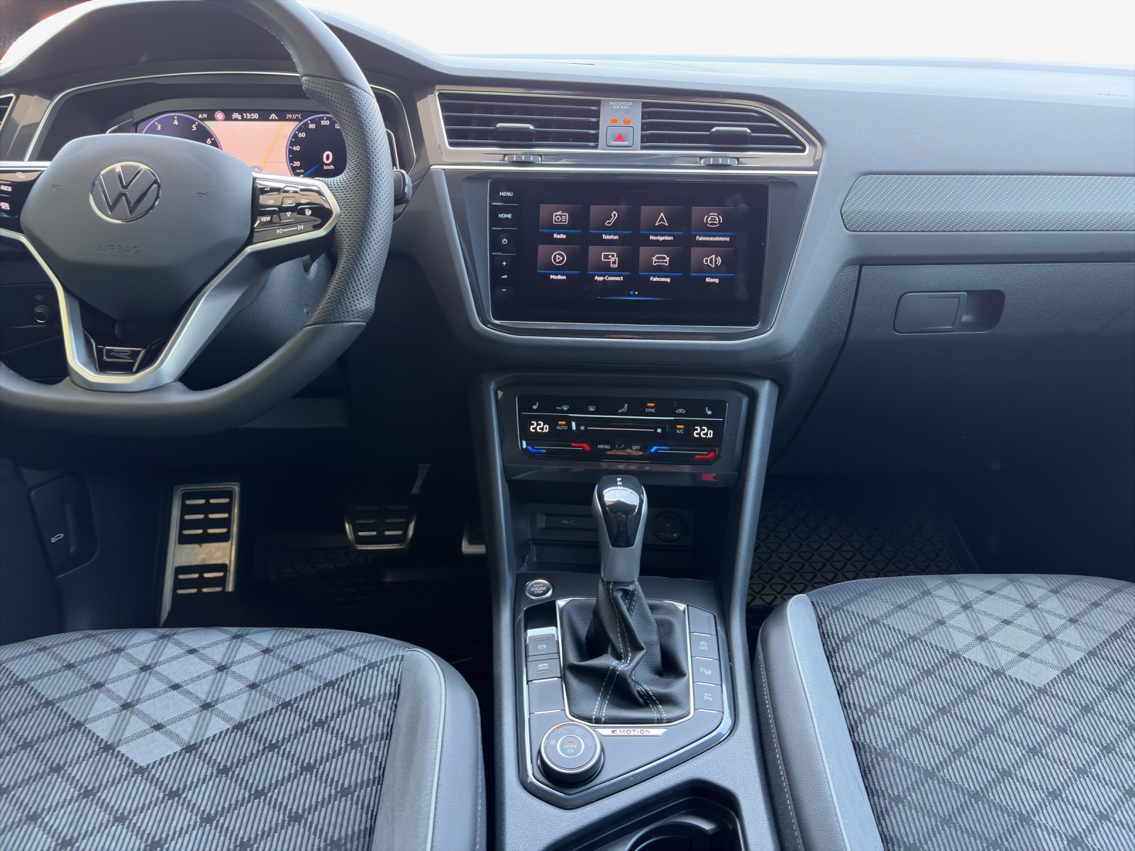 VW Tiguan 2.0TSI R-Line 4Motion DSG-image-10