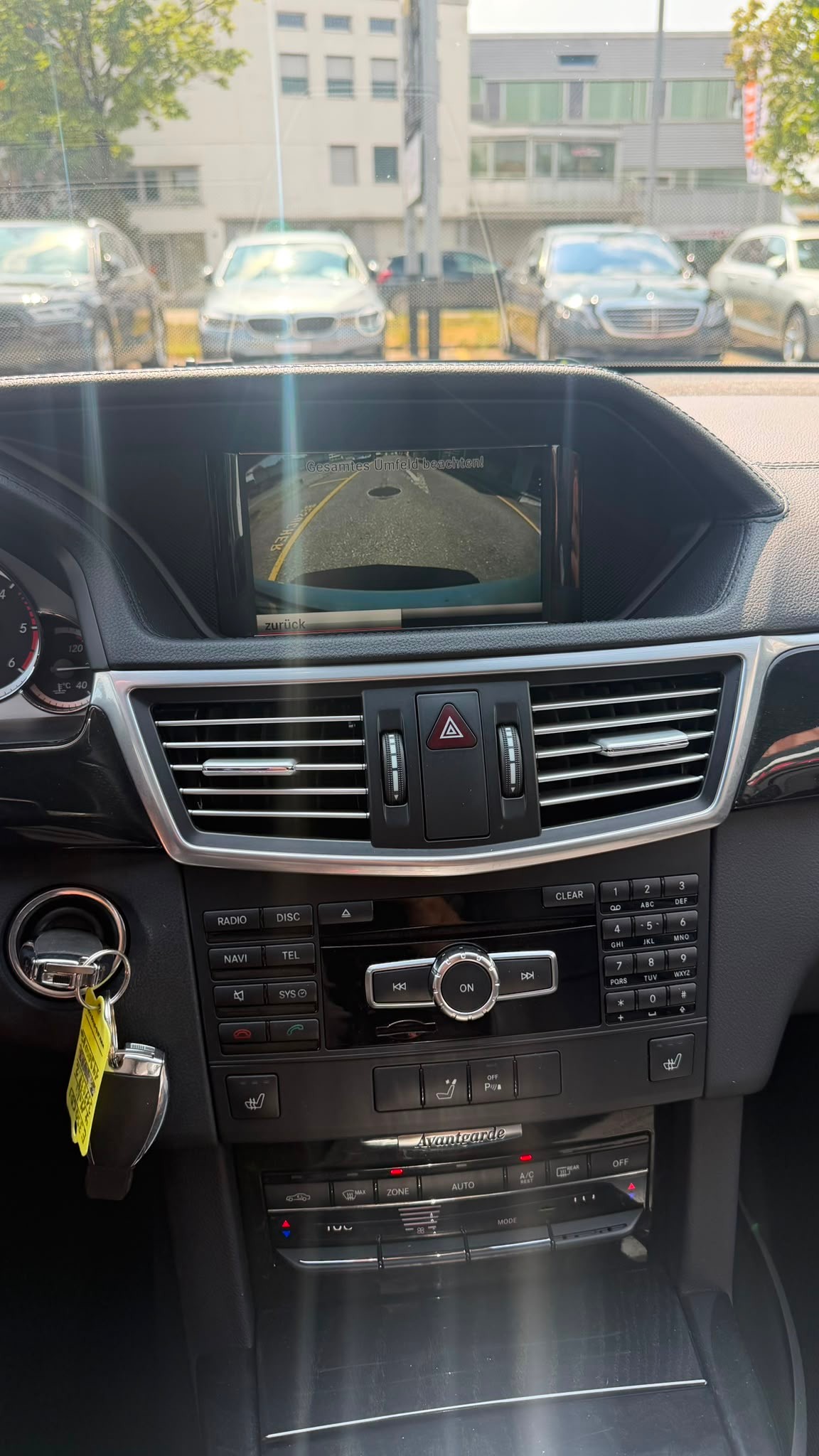 MERCEDES-BENZ E 350 CDI BlueEff. Avantgarde 4Matic 7G-Tronic-image-15