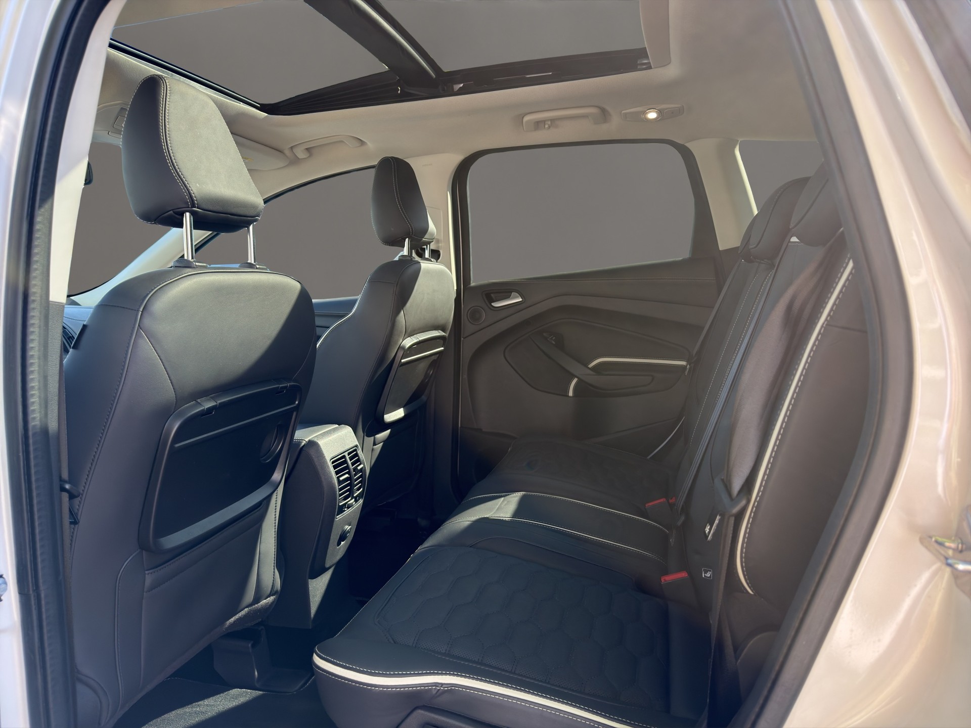 FORD Kuga 1.5 SCTi Vignale 4WD Automatic-image-17