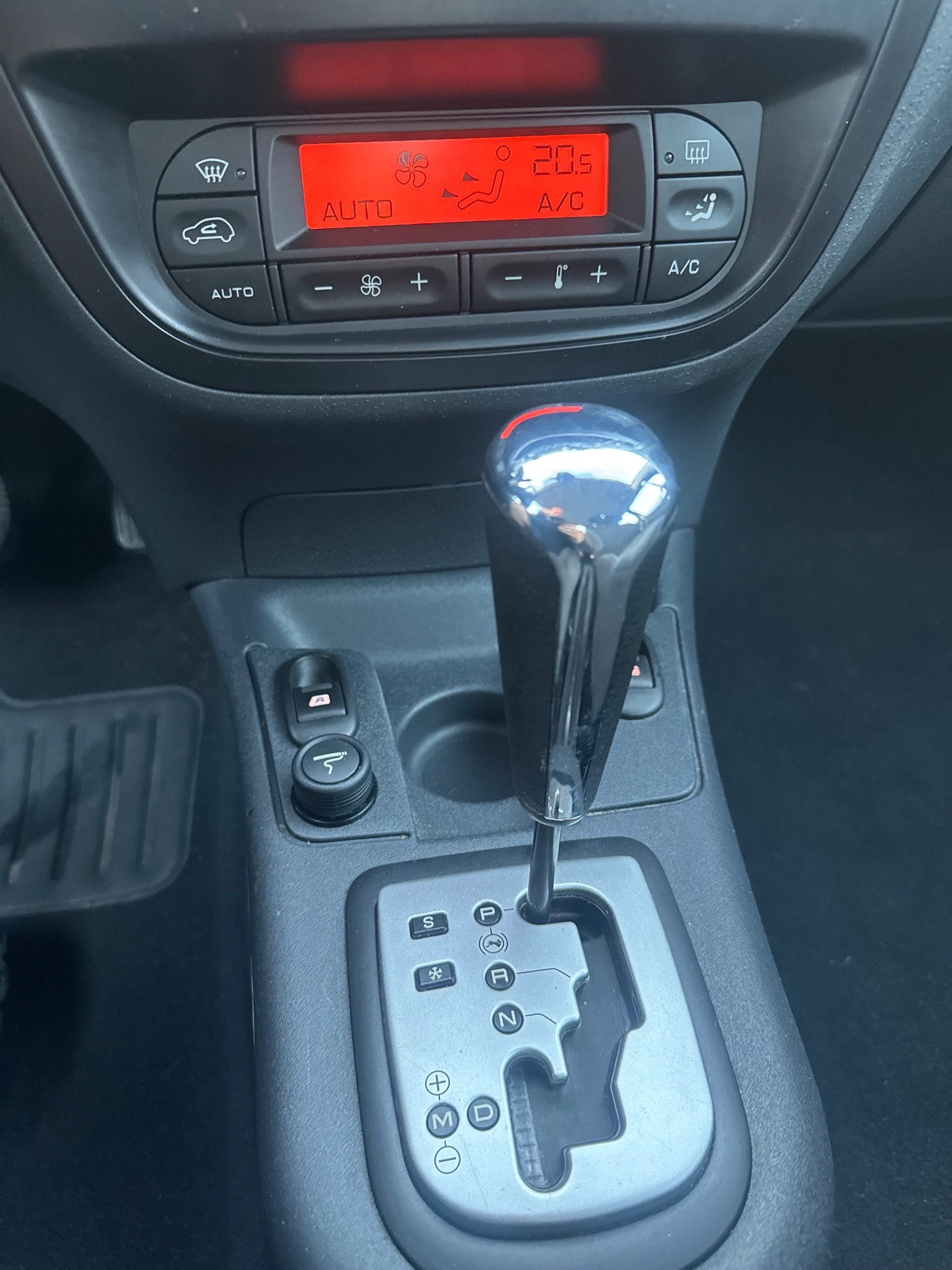 CITROEN C3 1.6i 16V Exclusive Automatic-image-9