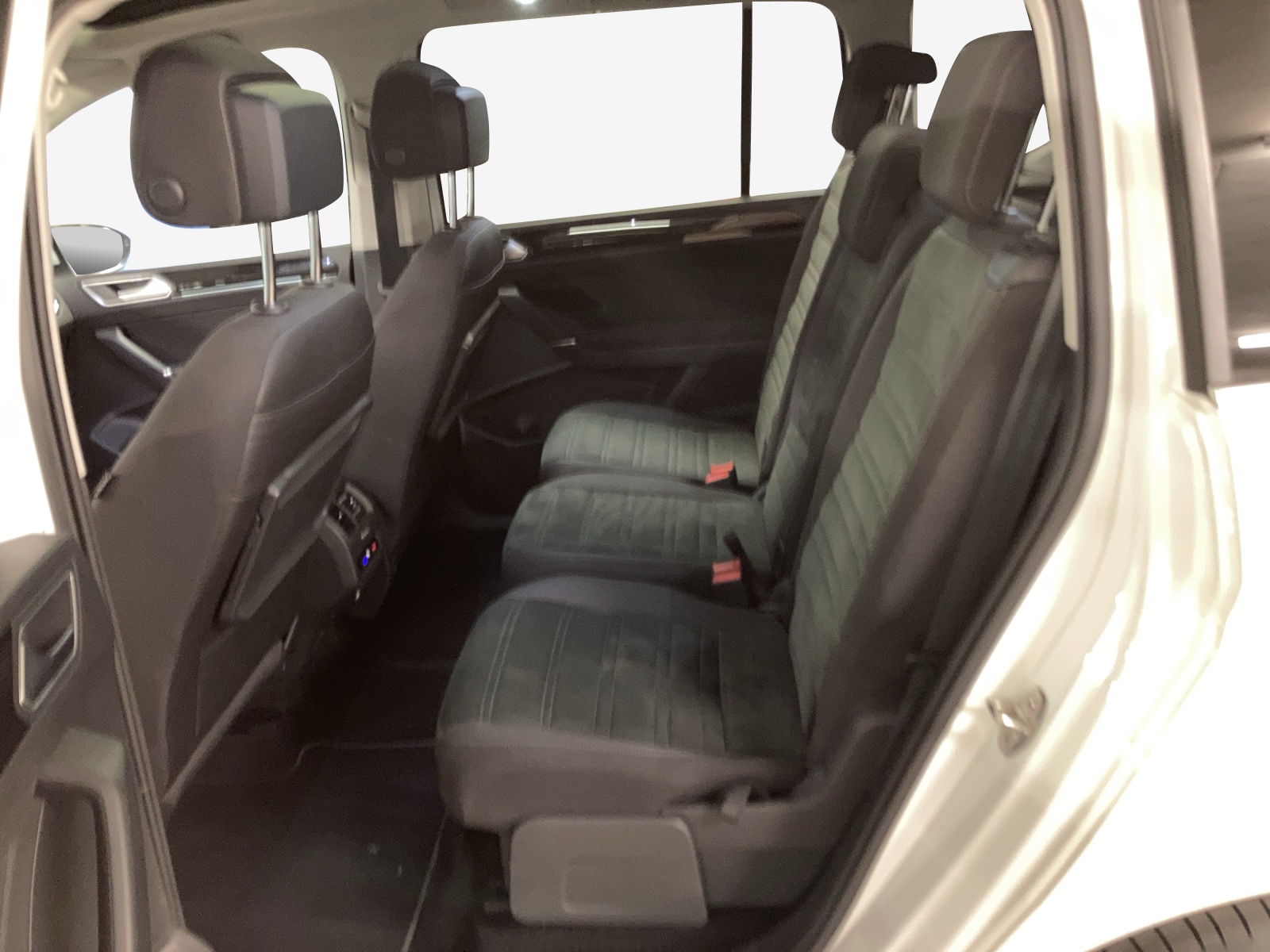 VW Touran 2.0 TDI BlueMotion Technology Highline DSG-image-11