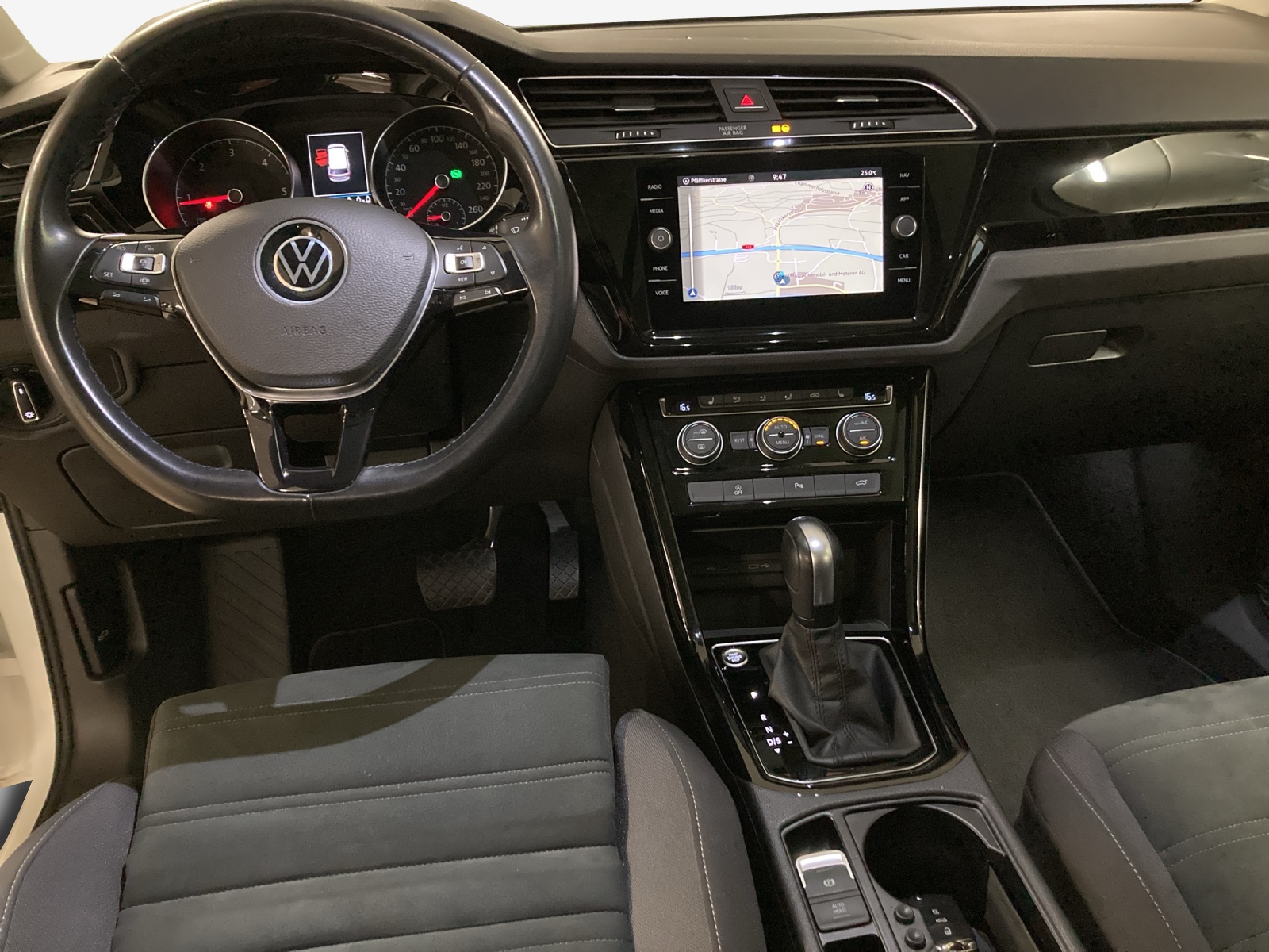 VW Touran 2.0 TDI BlueMotion Technology Highline DSG-image-8