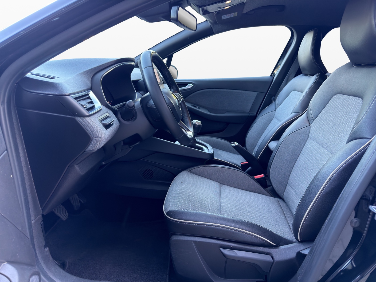 RENAULT Clio 1.0 Techno-image-8