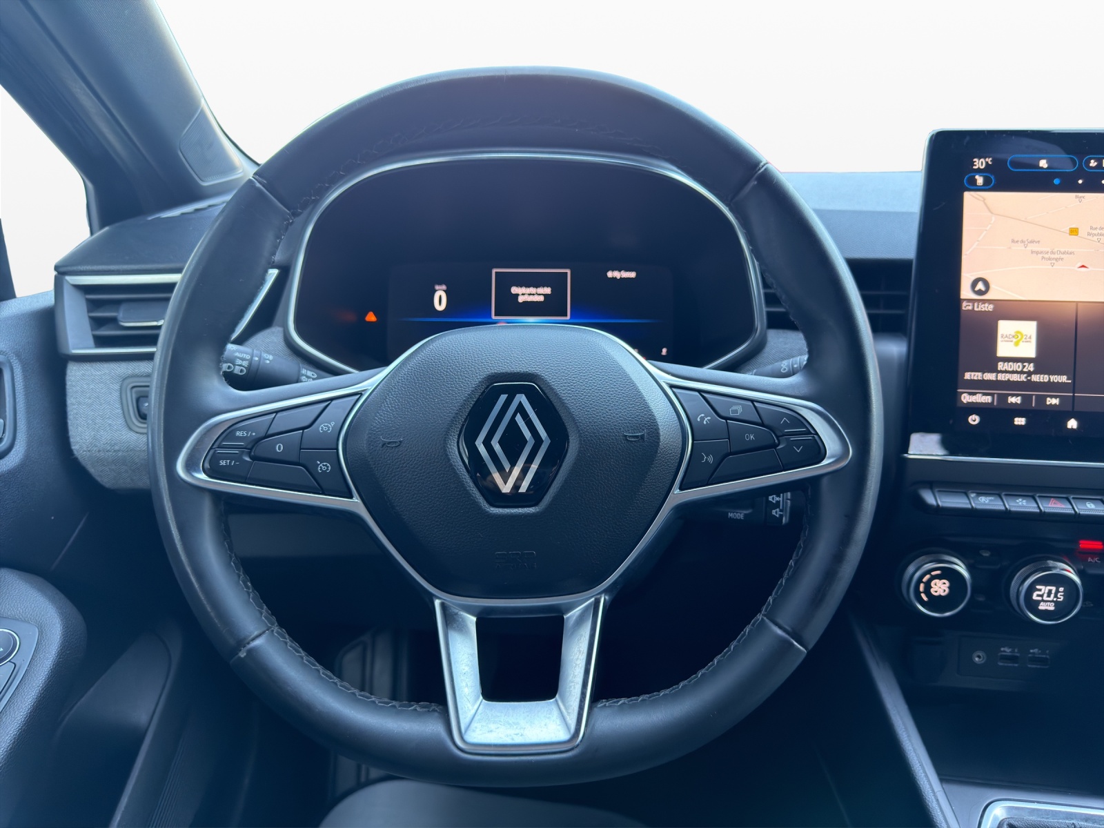 RENAULT Clio 1.0 Techno-image-10