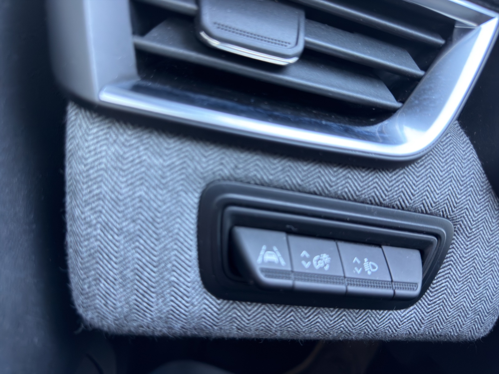 RENAULT Clio 1.0 Techno-image-24
