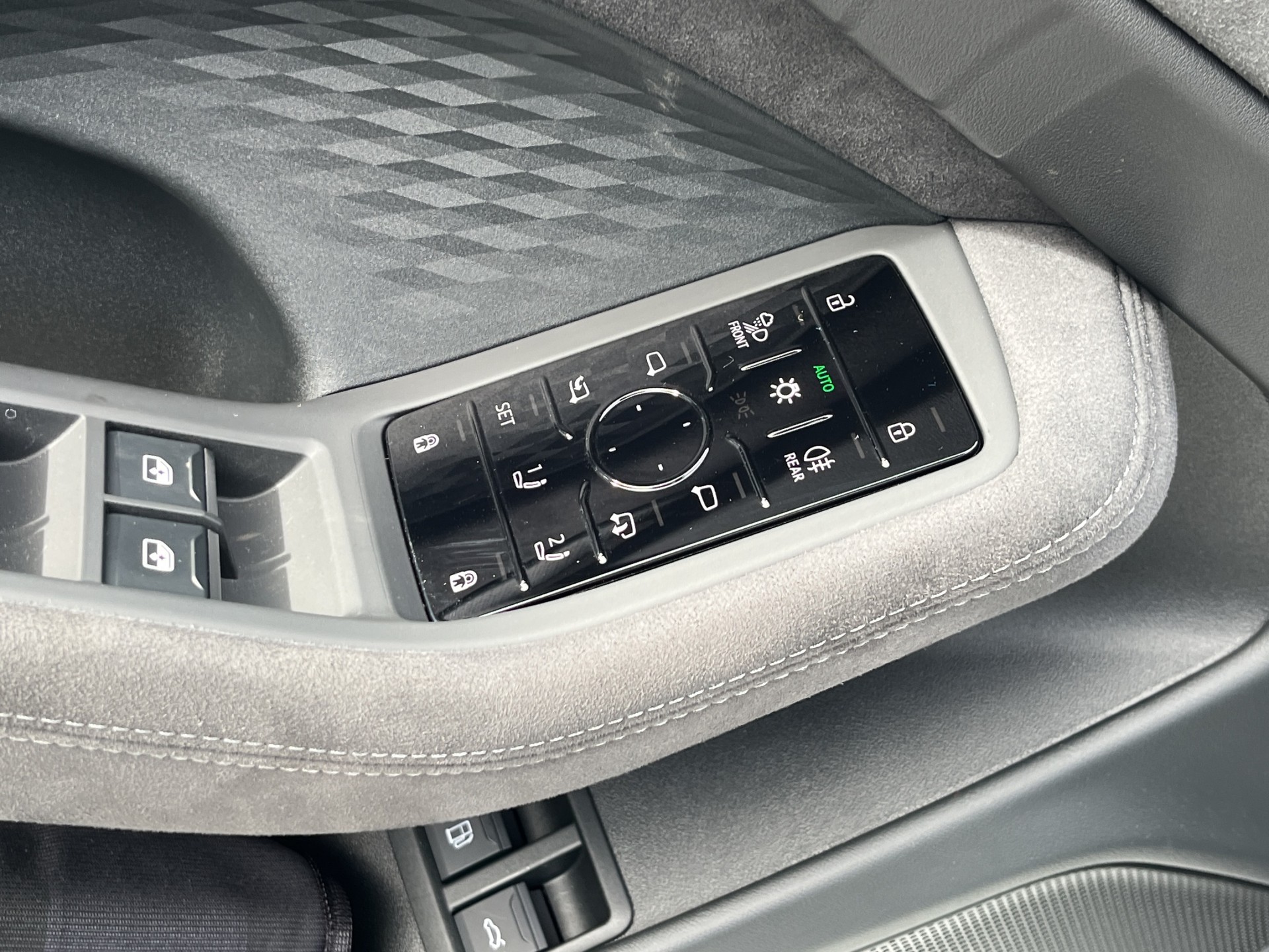 AUDI A6 Avant e-hybrid quattro 270 kW S tronic*Panodach, Standklima, Vollausstattung, AHK, (5-Jahre Garantie)-image-12