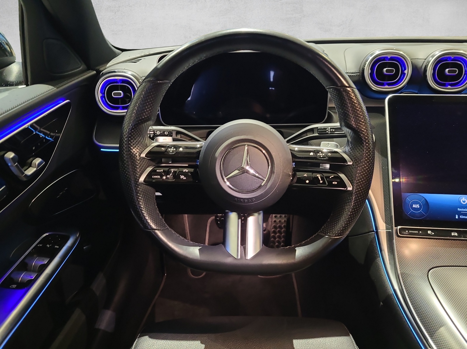 MERCEDES-BENZ C 300 T 4Matic AMG Line-image-12