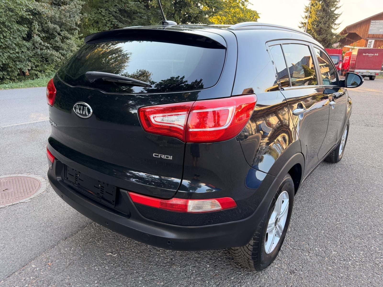 KIA Sportage 2.0 CRDi Style 4WD Automatic-image-3