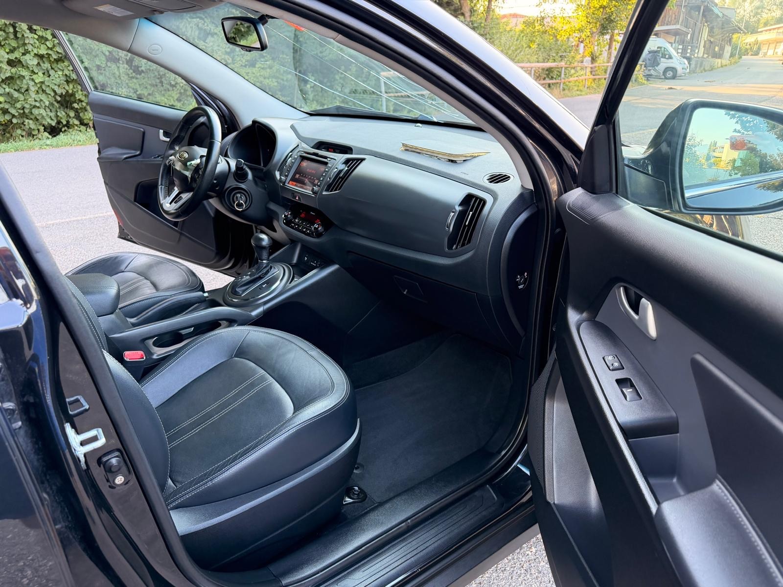 KIA Sportage 2.0 CRDi Style 4WD Automatic-image-11
