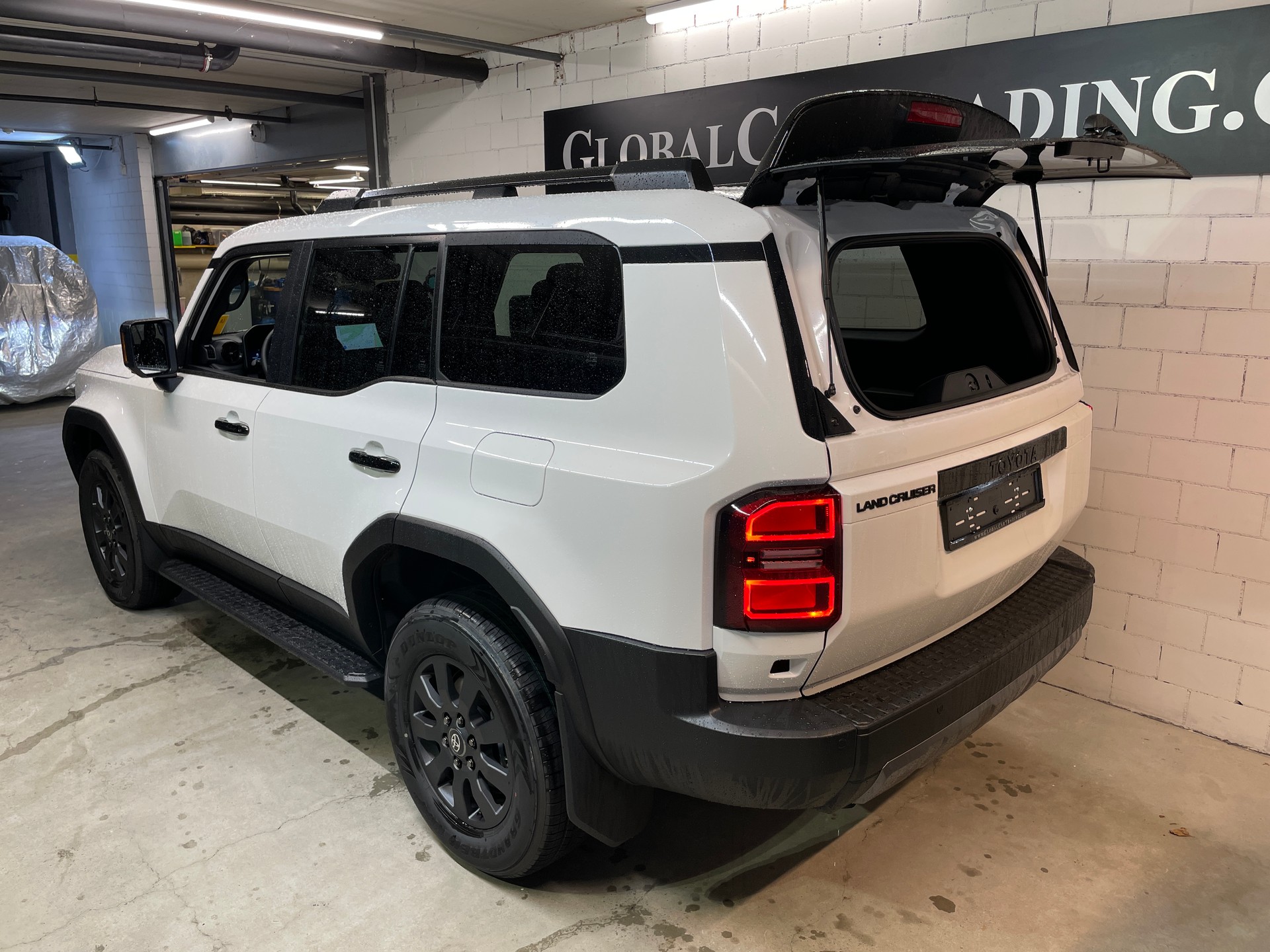 TOYOTA Land Cruiser 2.8TD 48V Style mit AHK-image-5