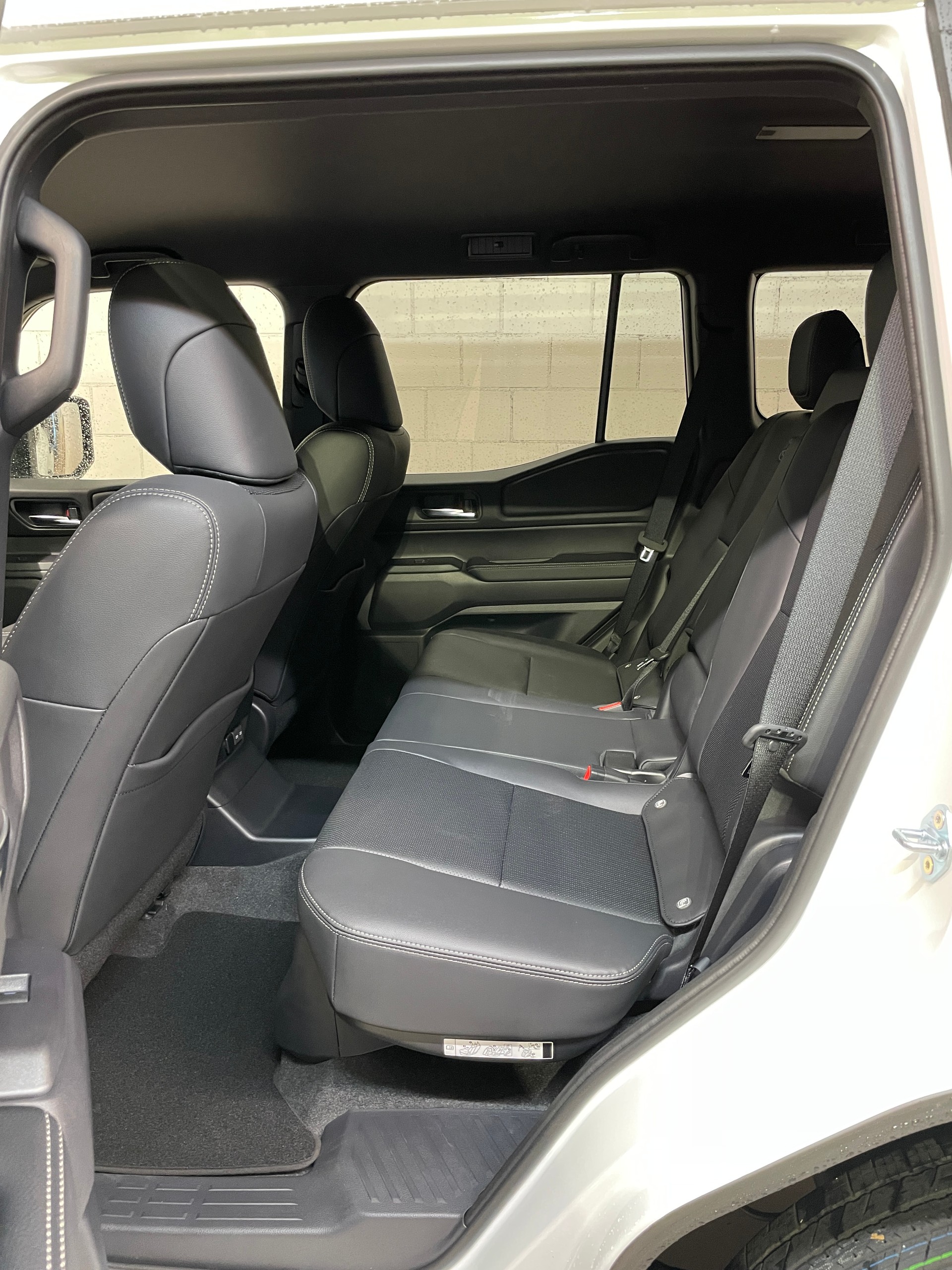 TOYOTA Land Cruiser 2.8TD 48V Style mit AHK-image-11