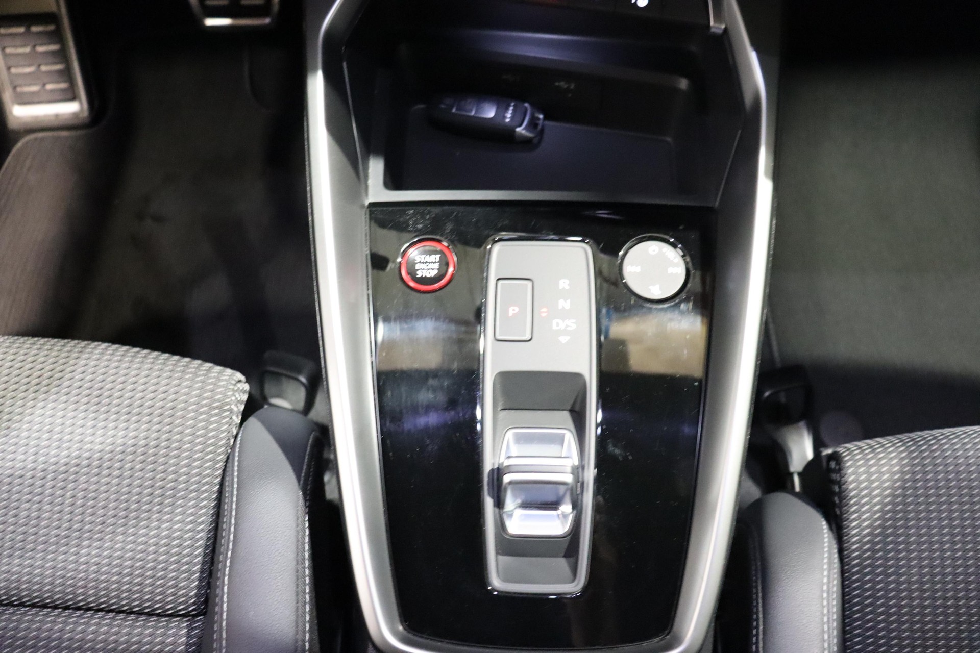 AUDI S3 Sportback 2.0 TFSI quattro S-Tronic-image-11