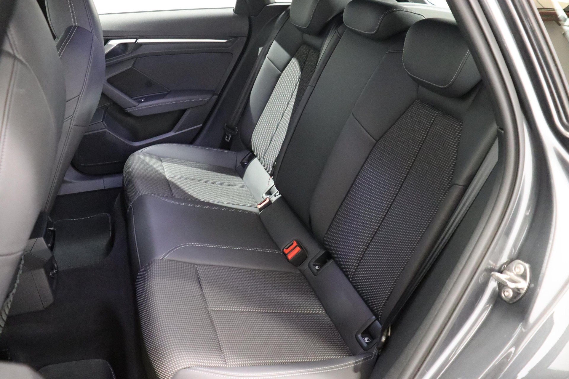 AUDI S3 Sportback 2.0 TFSI quattro S-Tronic-image-10