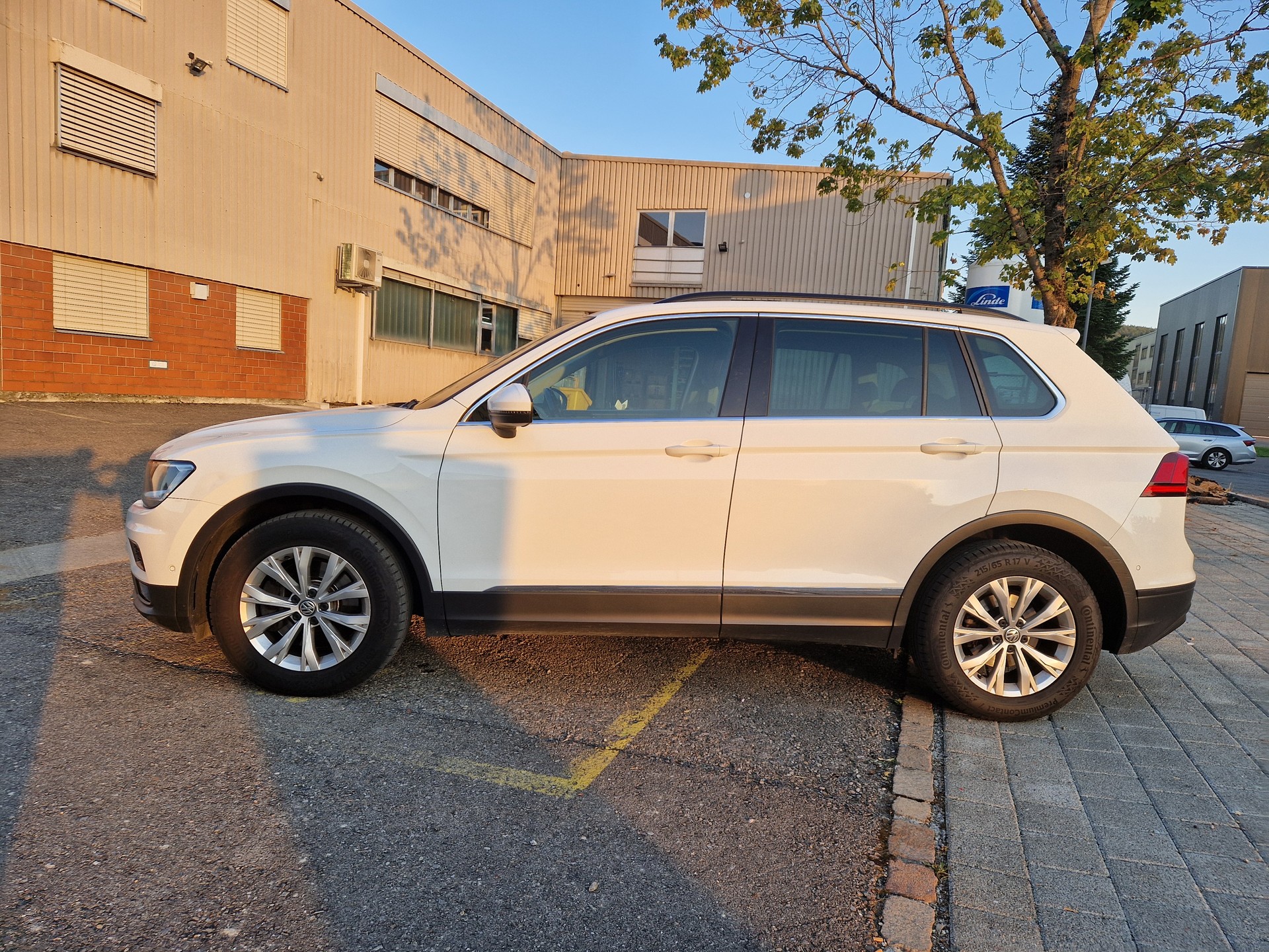 VW Tiguan 2.0TSI Comfortline 4Motion DSG-image-6