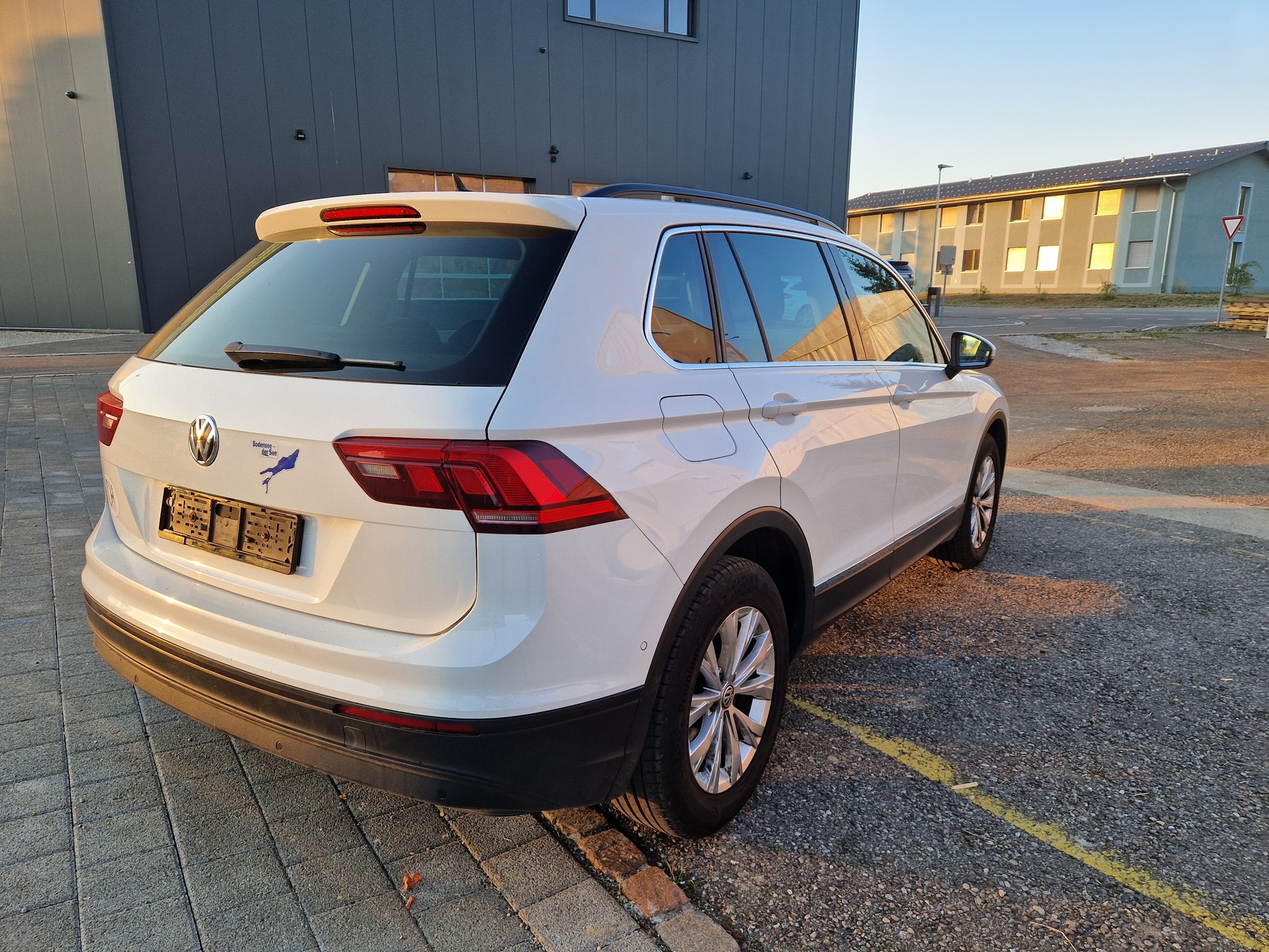 VW Tiguan 2.0TSI Comfortline 4Motion DSG-image-5