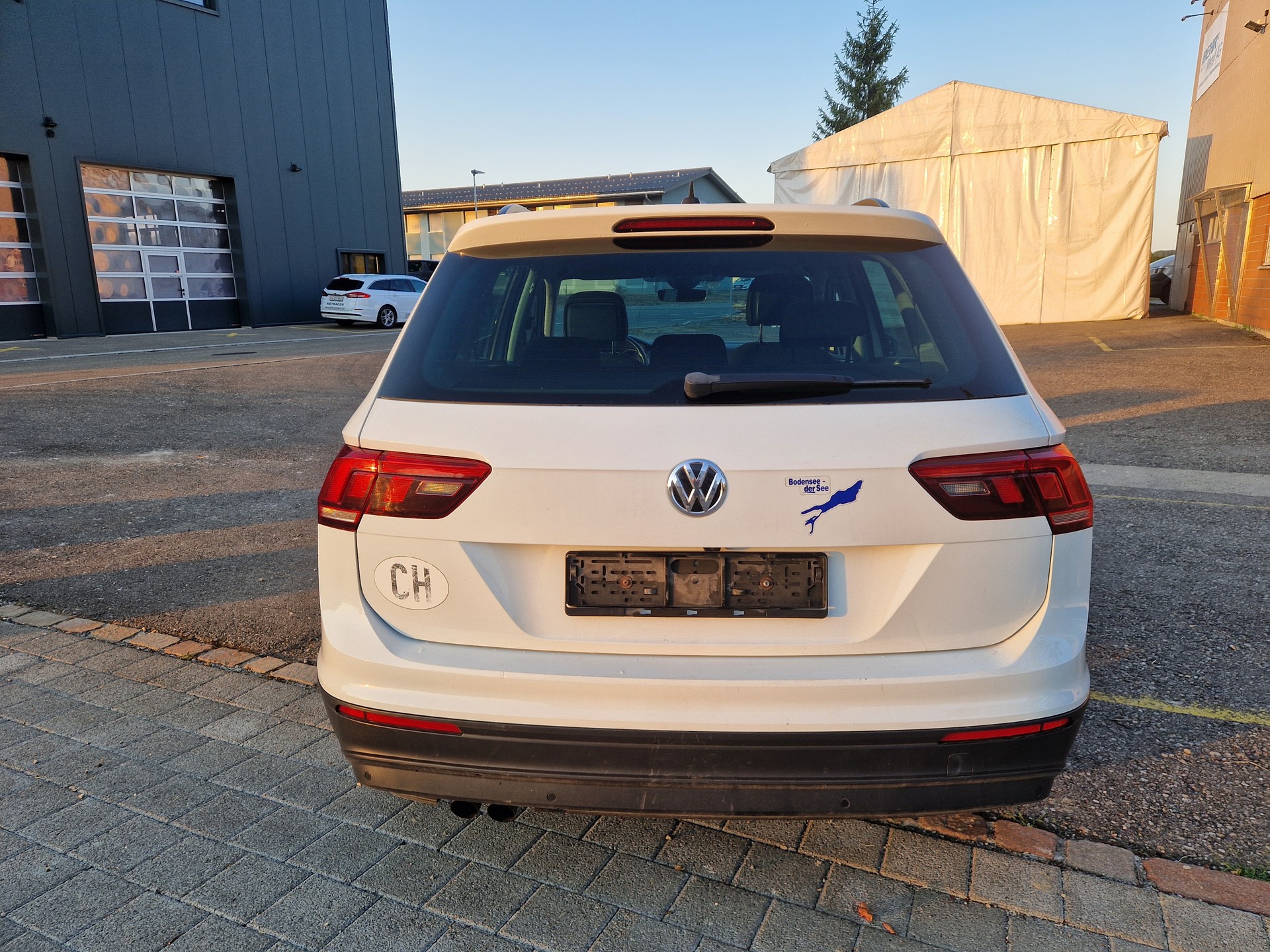 VW Tiguan 2.0TSI Comfortline 4Motion DSG-image-4