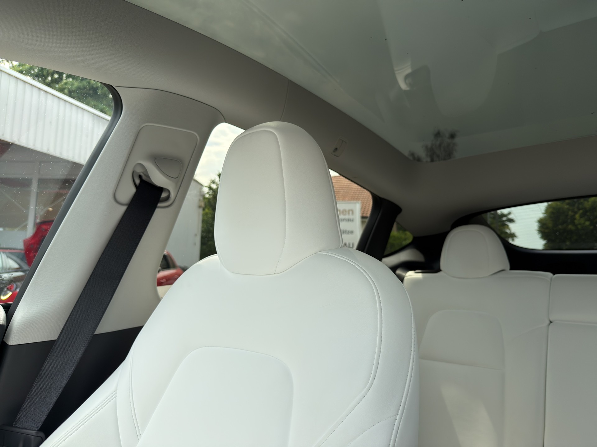 TESLA Model Y Performance D SOC 95.5% Weisses Interieur-image-31