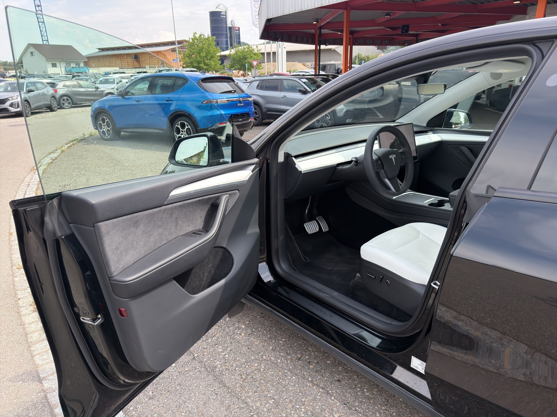 TESLA Model Y Performance D SOC 95.5% Weisses Interieur-image-9