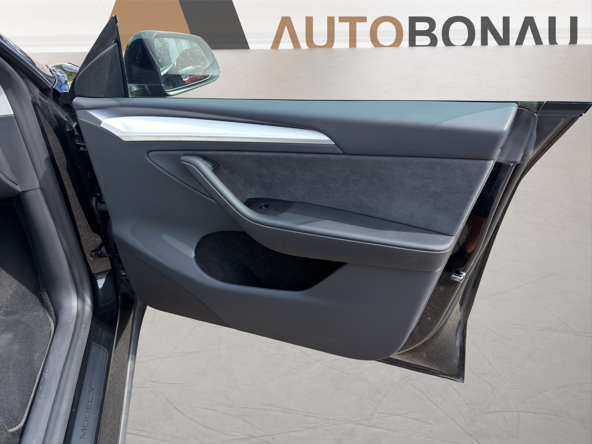TESLA Model Y Performance D SOC 95.5% Weisses Interieur-image-14