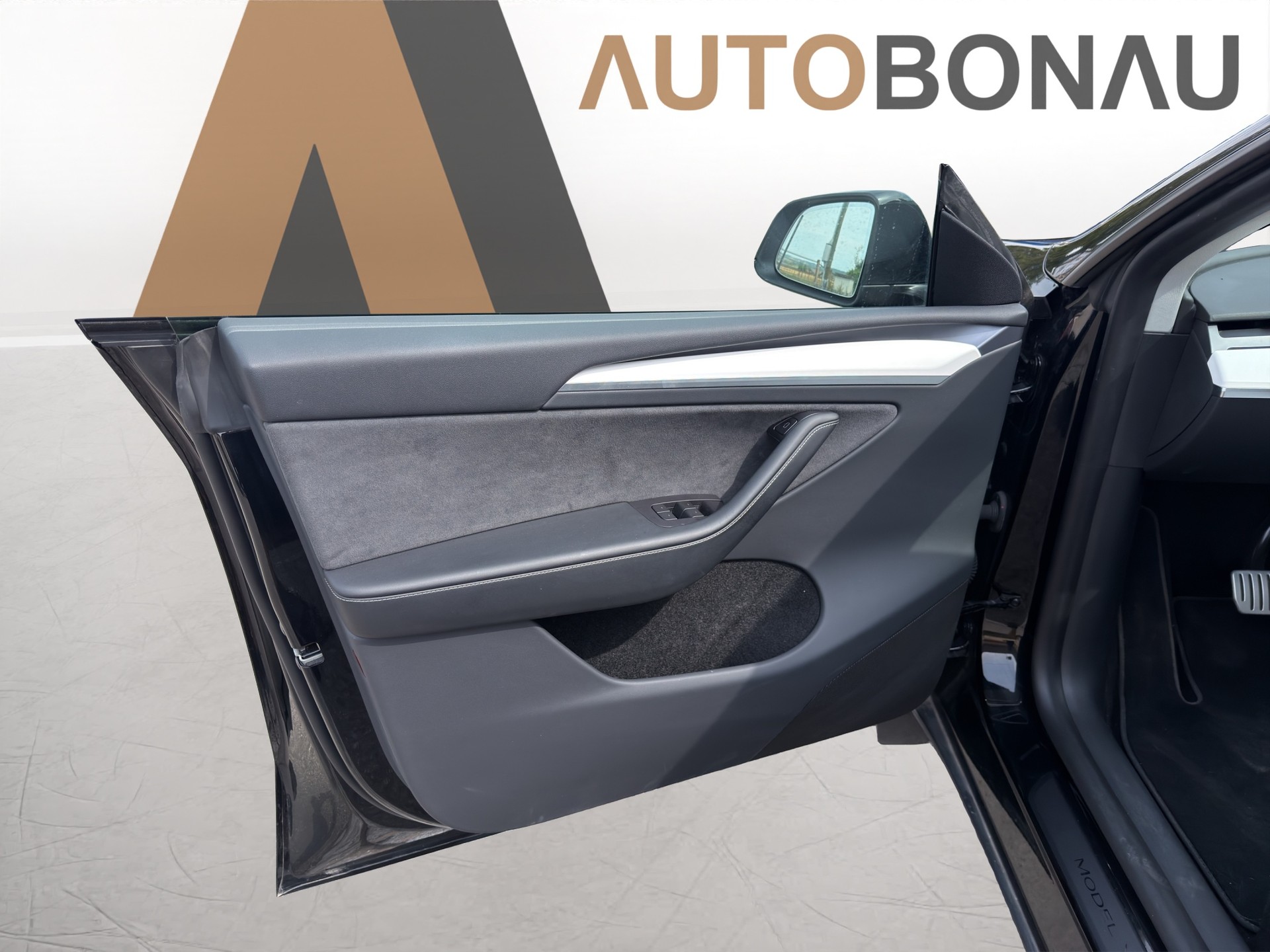 TESLA Model Y Performance D SOC 95.5% Weisses Interieur-image-10