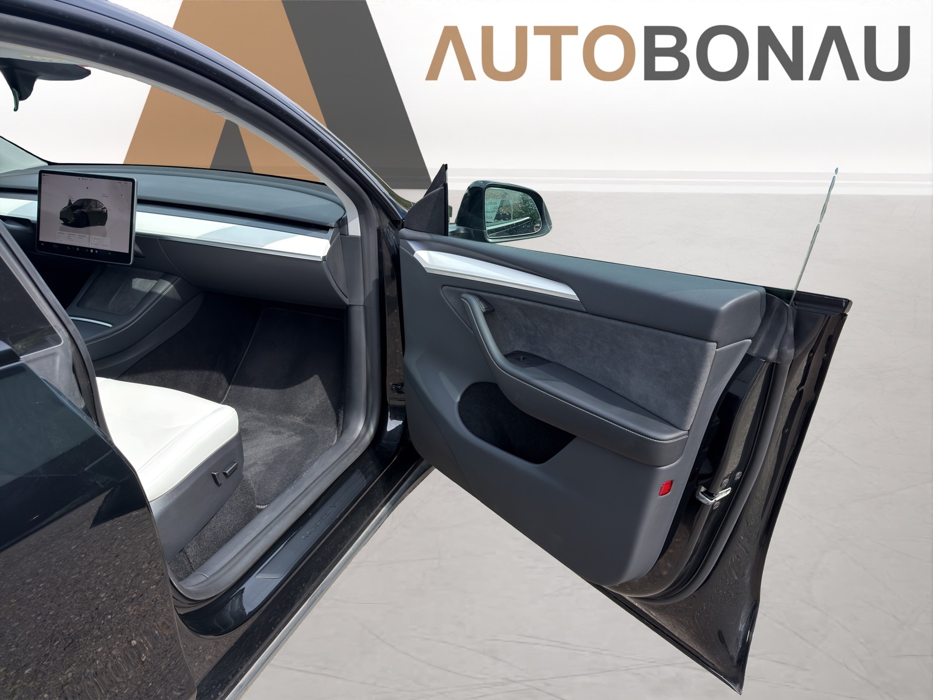 TESLA Model Y Performance D SOC 95.5% Weisses Interieur-image-13
