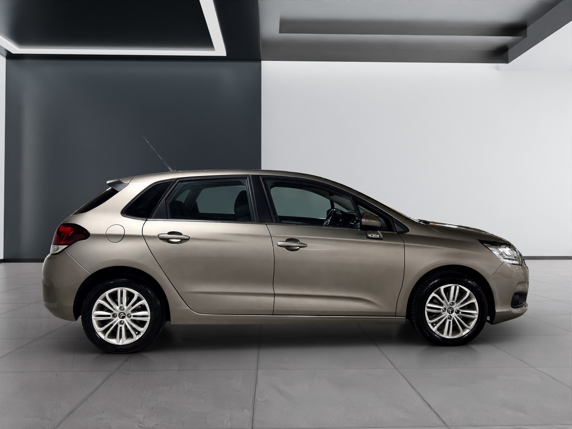 CITROEN C4 1.2 Pure Tech Shine Automatic-image-5