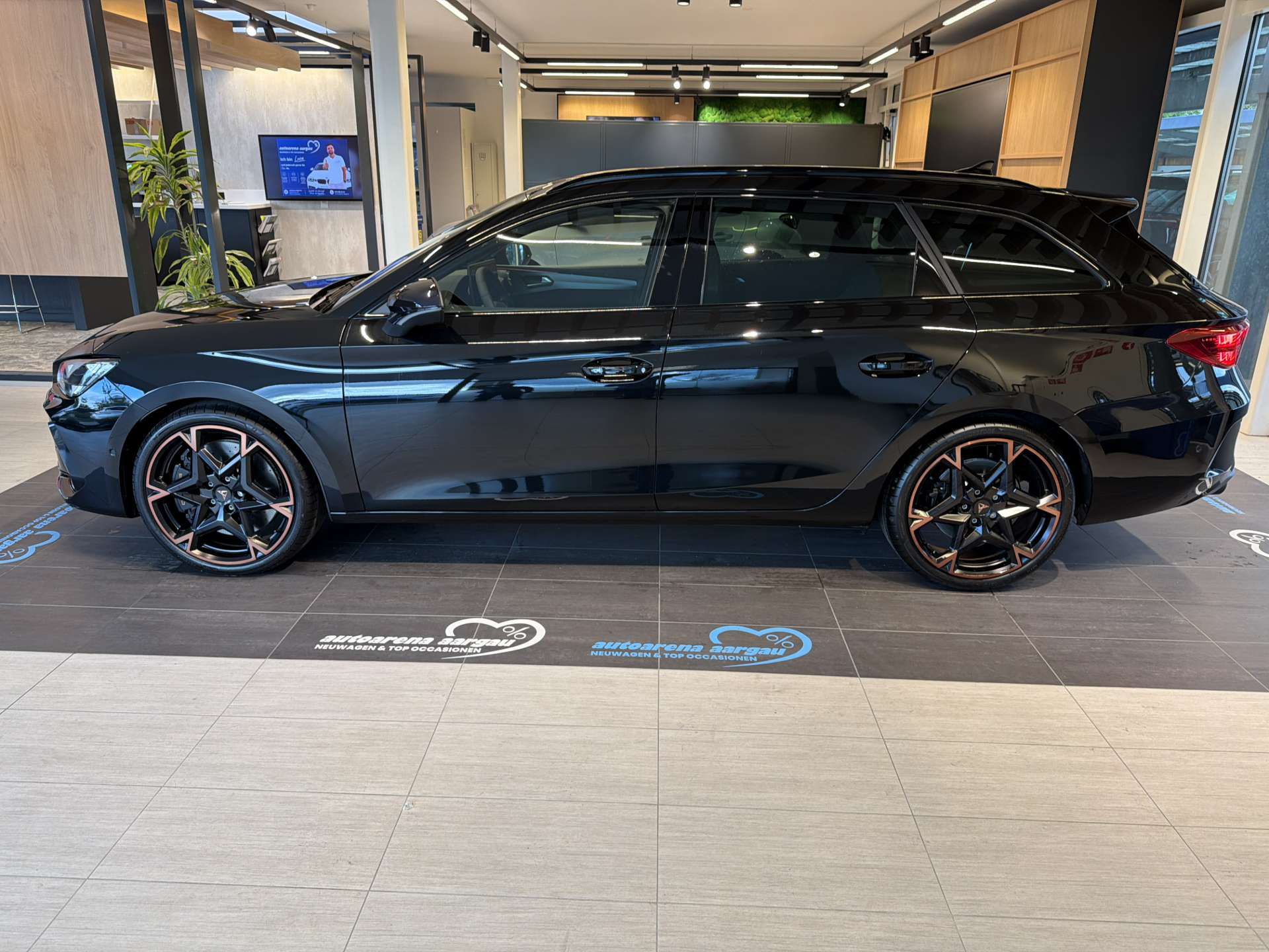 CUPRA LEON ST 2.0 TSi VZ 333PS 4Drive DSG-Automat-image-11
