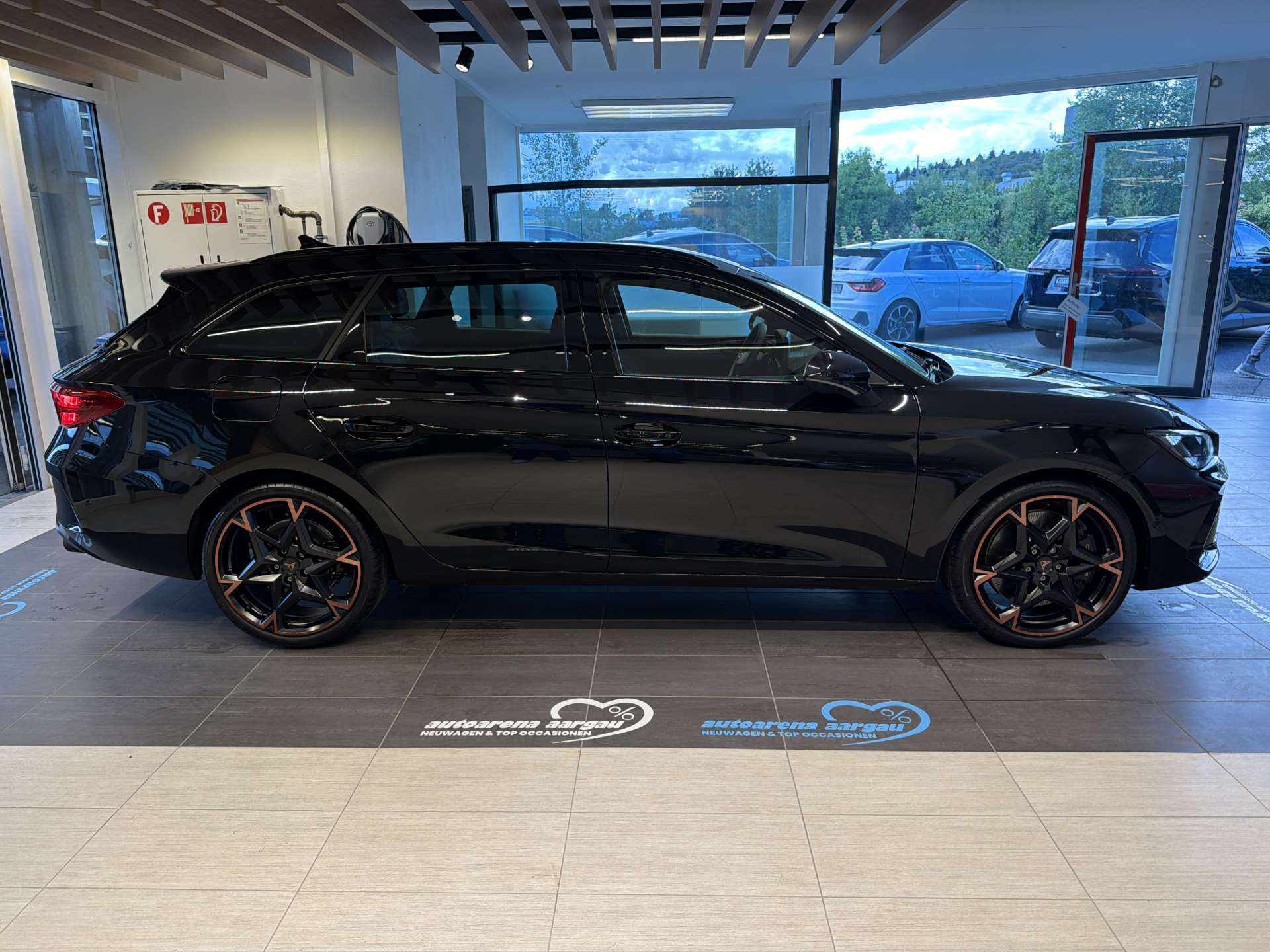 CUPRA LEON ST 2.0 TSi VZ 333PS 4Drive DSG-Automat-image-13