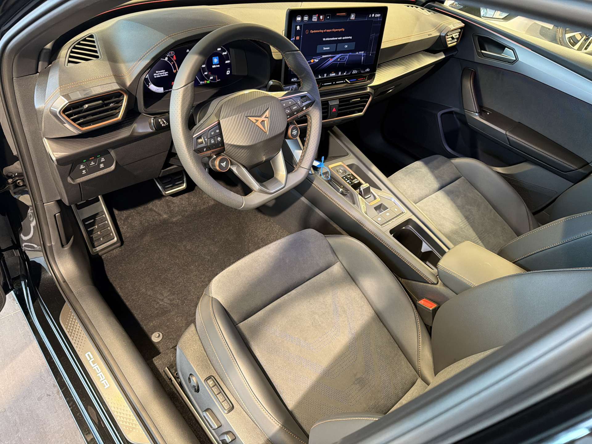 CUPRA LEON ST 2.0 TSi VZ 333PS 4Drive DSG-Automat-image-5
