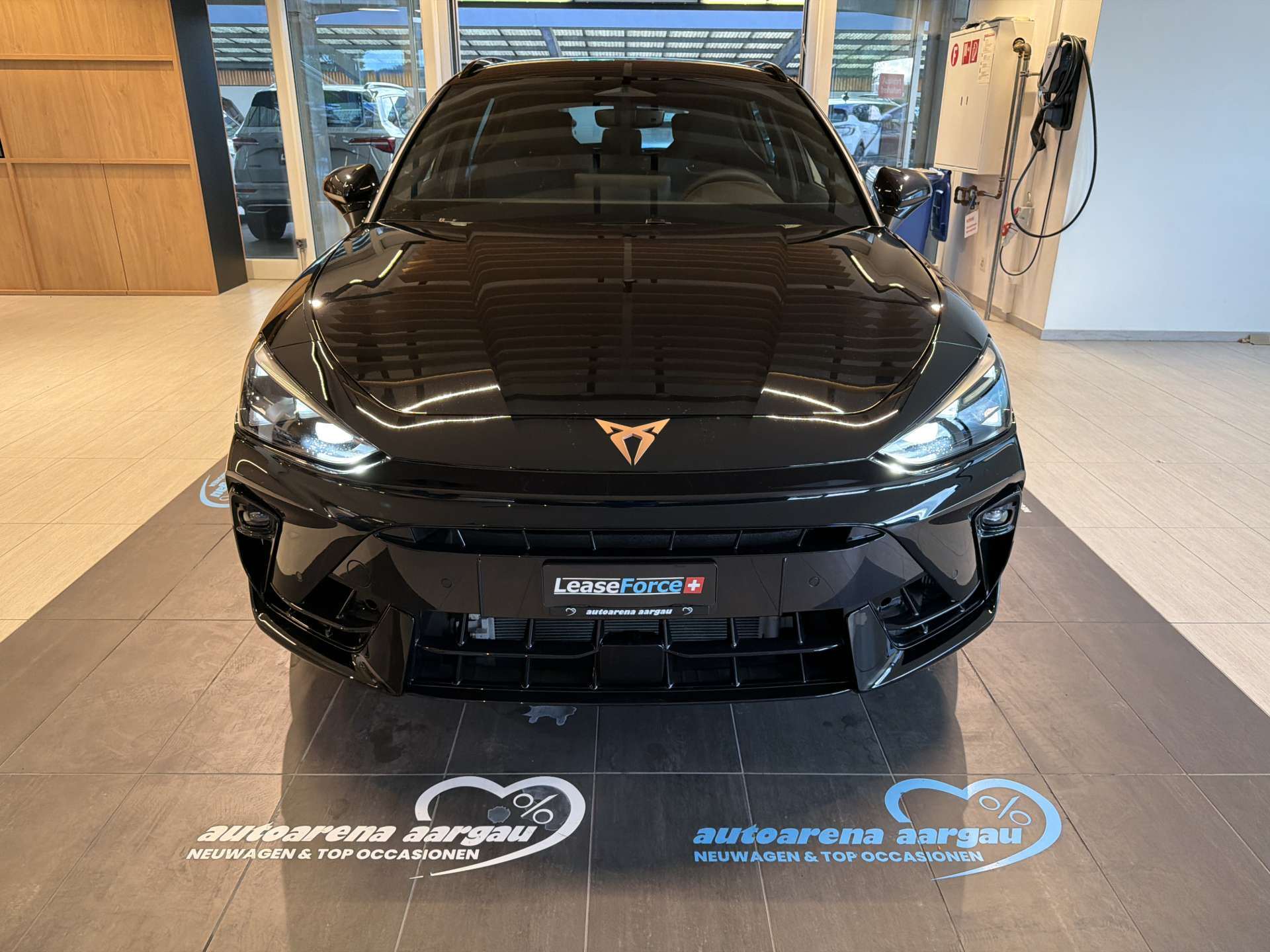 CUPRA LEON ST 2.0 TSi VZ 333PS 4Drive DSG-Automat-image-10
