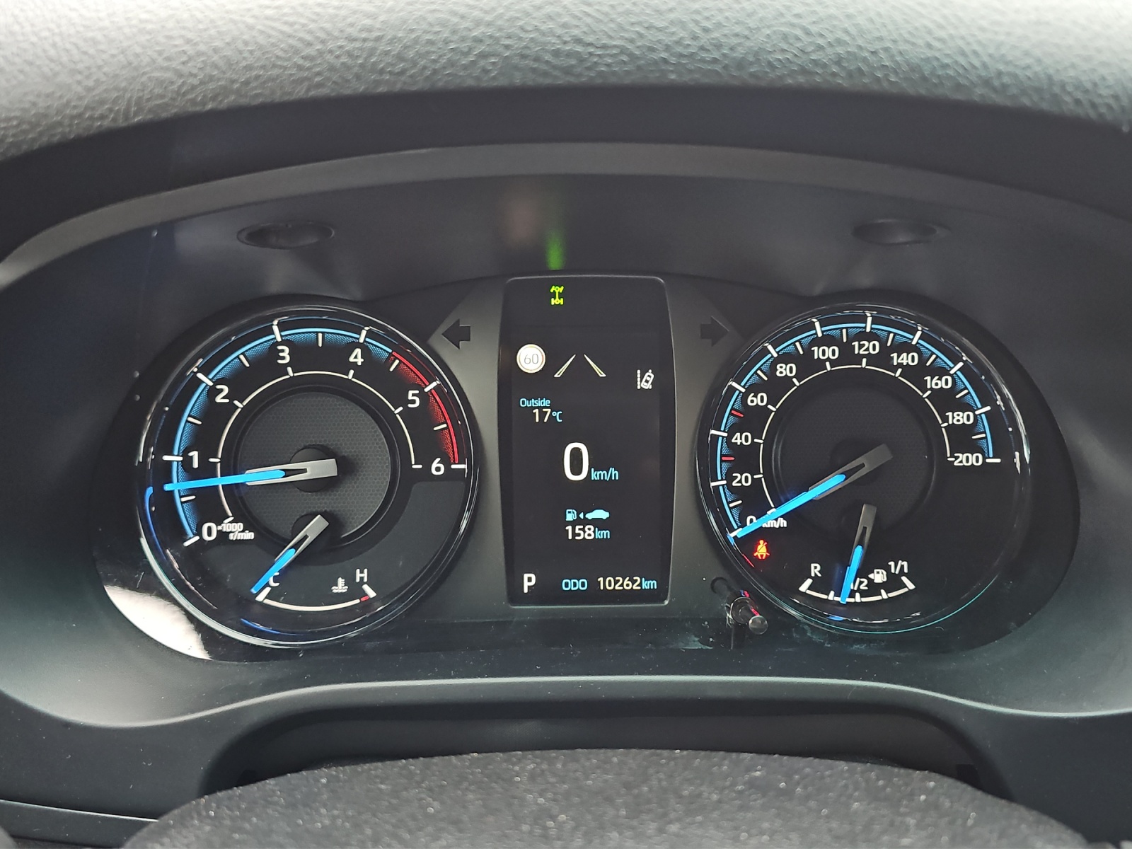 TOYOTA Hilux 2.8D-4D MHEV Invincible Double Cab 4x4 A-image-13