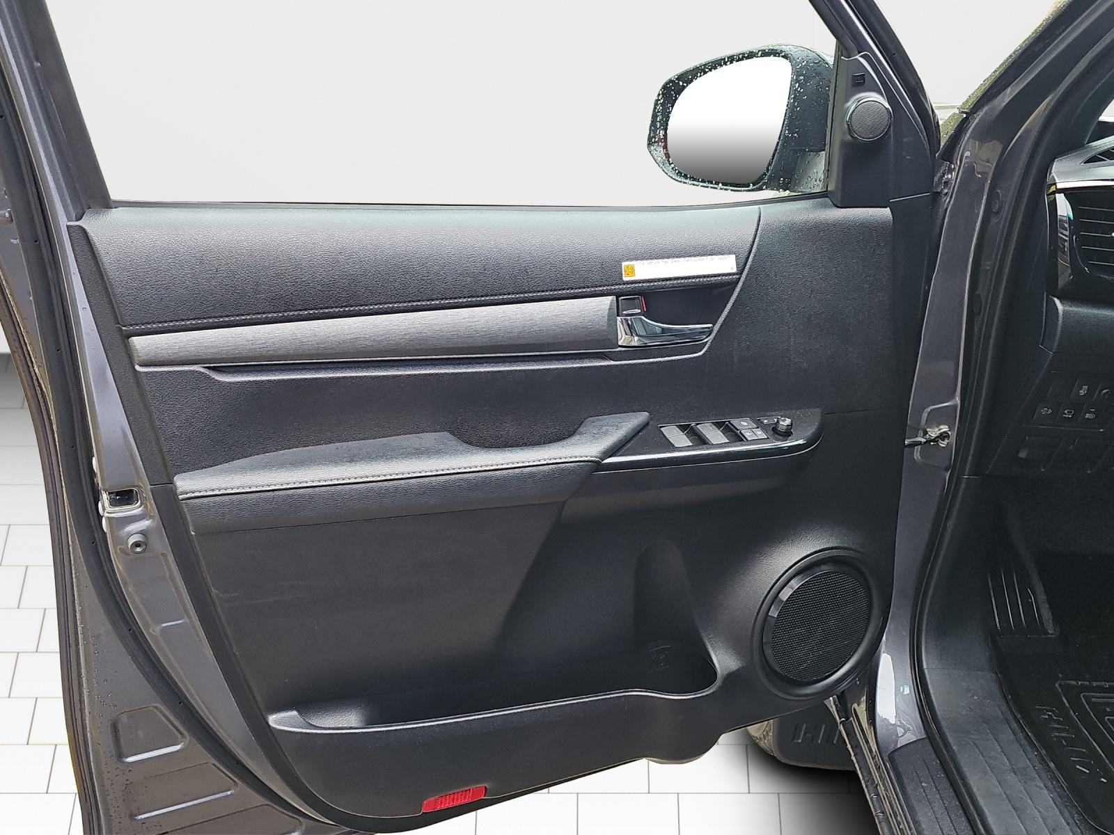 TOYOTA Hilux 2.8D-4D MHEV Invincible Double Cab 4x4 A-image-14