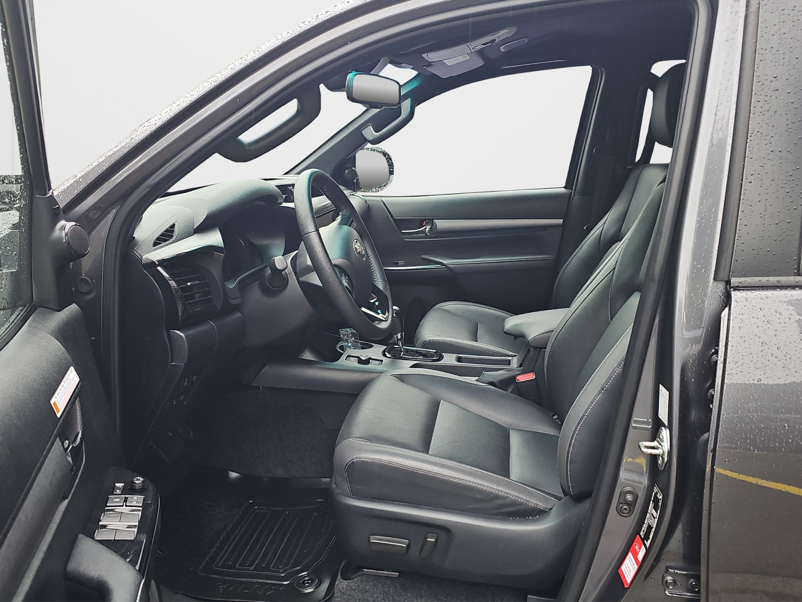 TOYOTA Hilux 2.8D-4D MHEV Invincible Double Cab 4x4 A-image-9