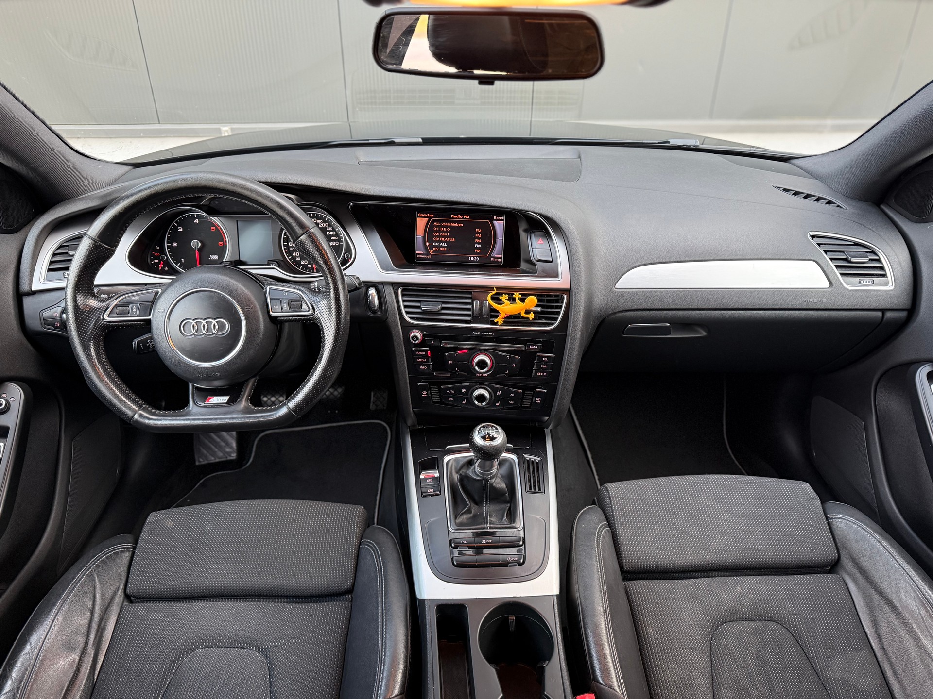 AUDI A4 Avant 2.0 TDI S- LINE-image-13