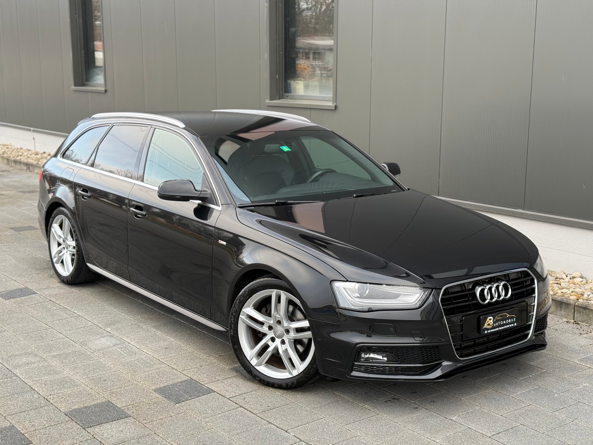 AUDI A4 Avant 2.0 TDI S- LINE-image-2