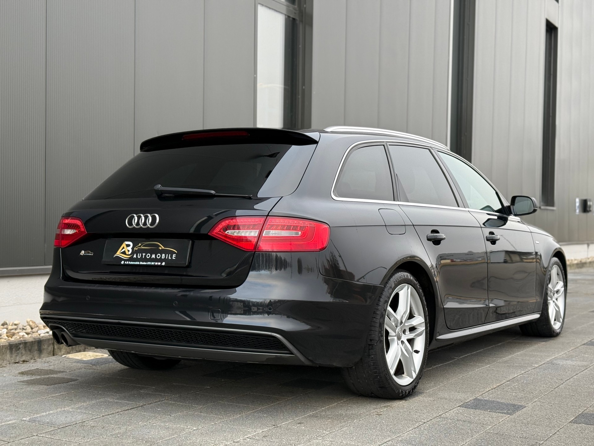 AUDI A4 Avant 2.0 TDI S- LINE-image-5