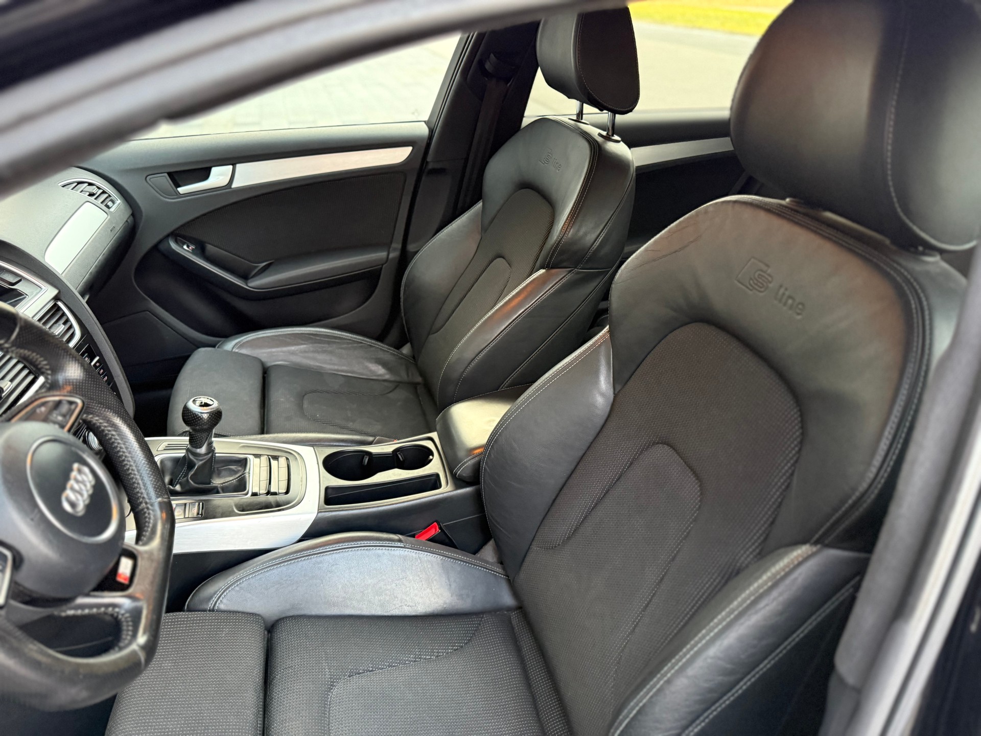 AUDI A4 Avant 2.0 TDI S- LINE-image-14