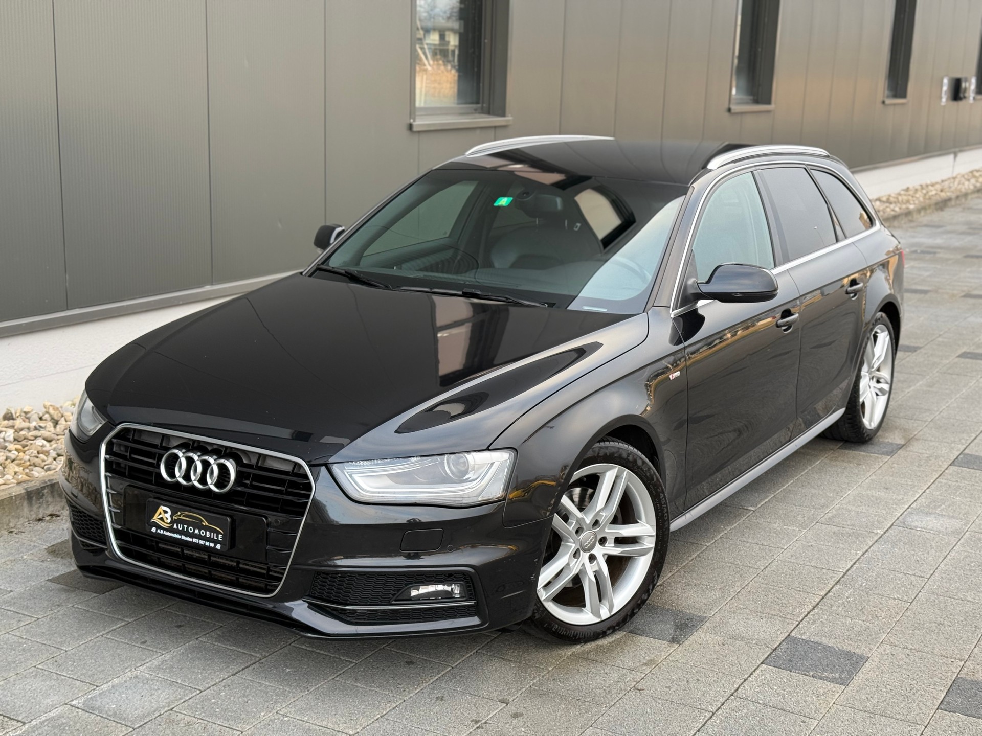 AUDI A4 Avant 2.0 TDI S- LINE-image-6
