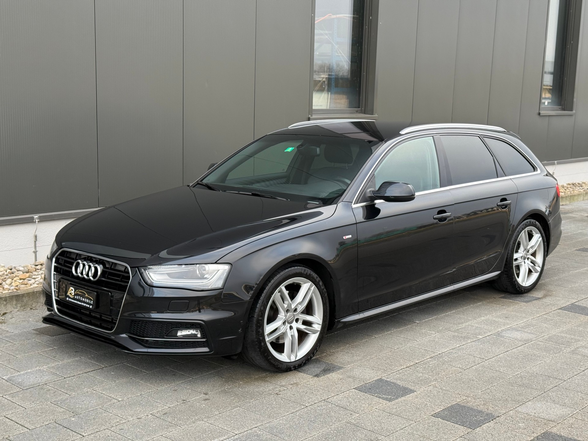 AUDI A4 Avant 2.0 TDI S- LINE-image-7
