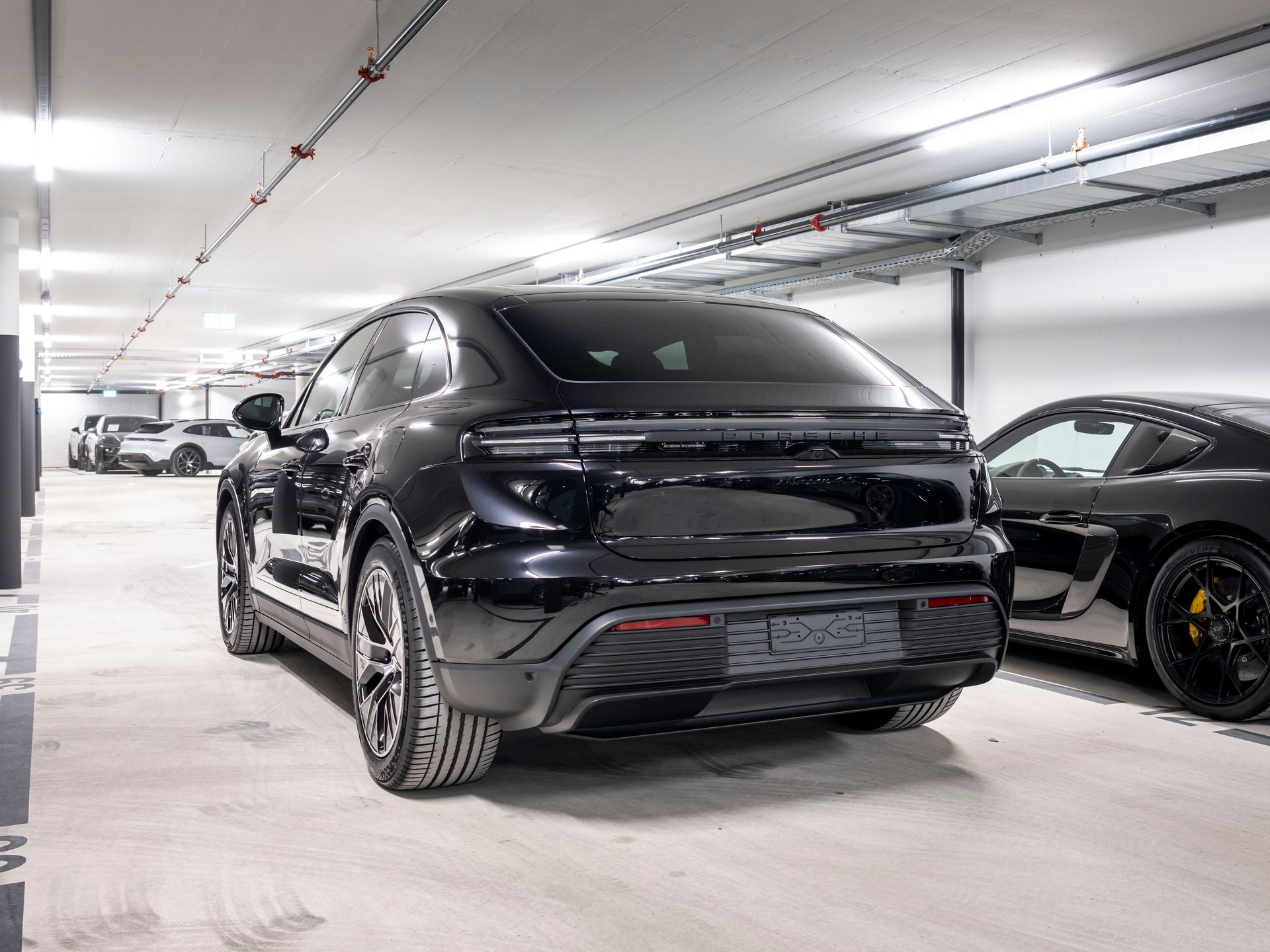 PORSCHE Macan 4 S 100kWh-showroom-element-2