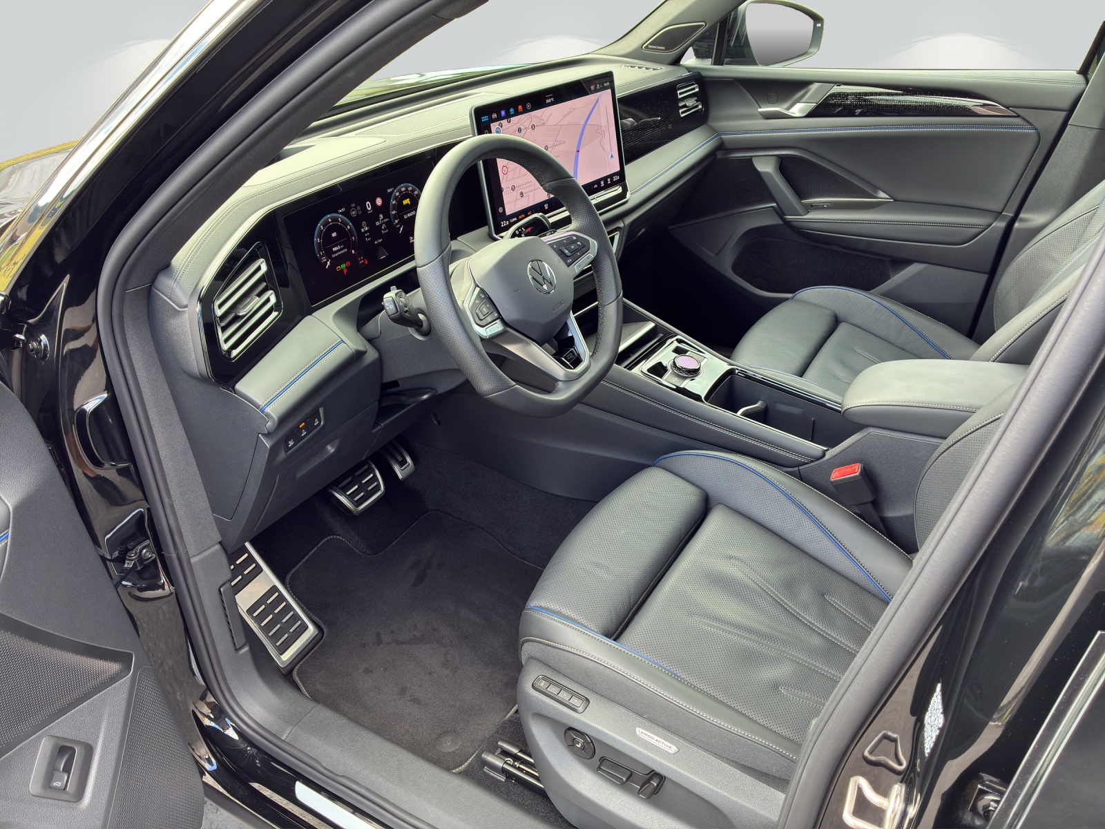 VW Tiguan 2.0 TSI DSG R-Line Plus 4Motion-image-4
