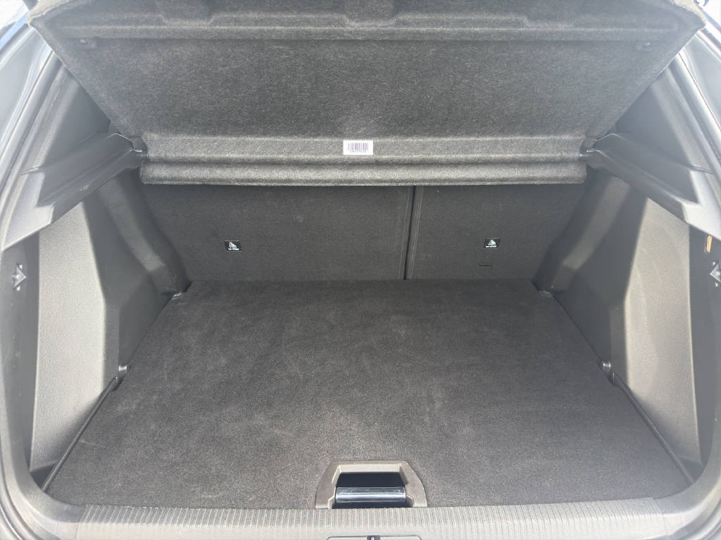 PEUGEOT 2008 1.2 Hybrid 145 GT-image-8