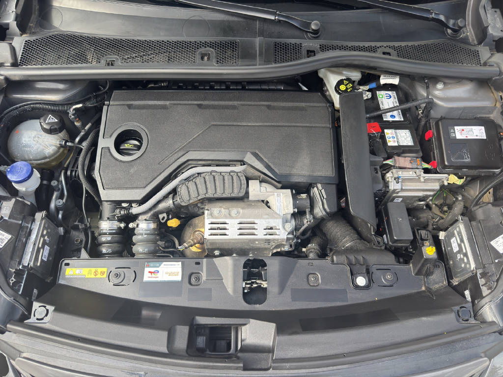 PEUGEOT 2008 1.2 Hybrid 145 GT-image-9